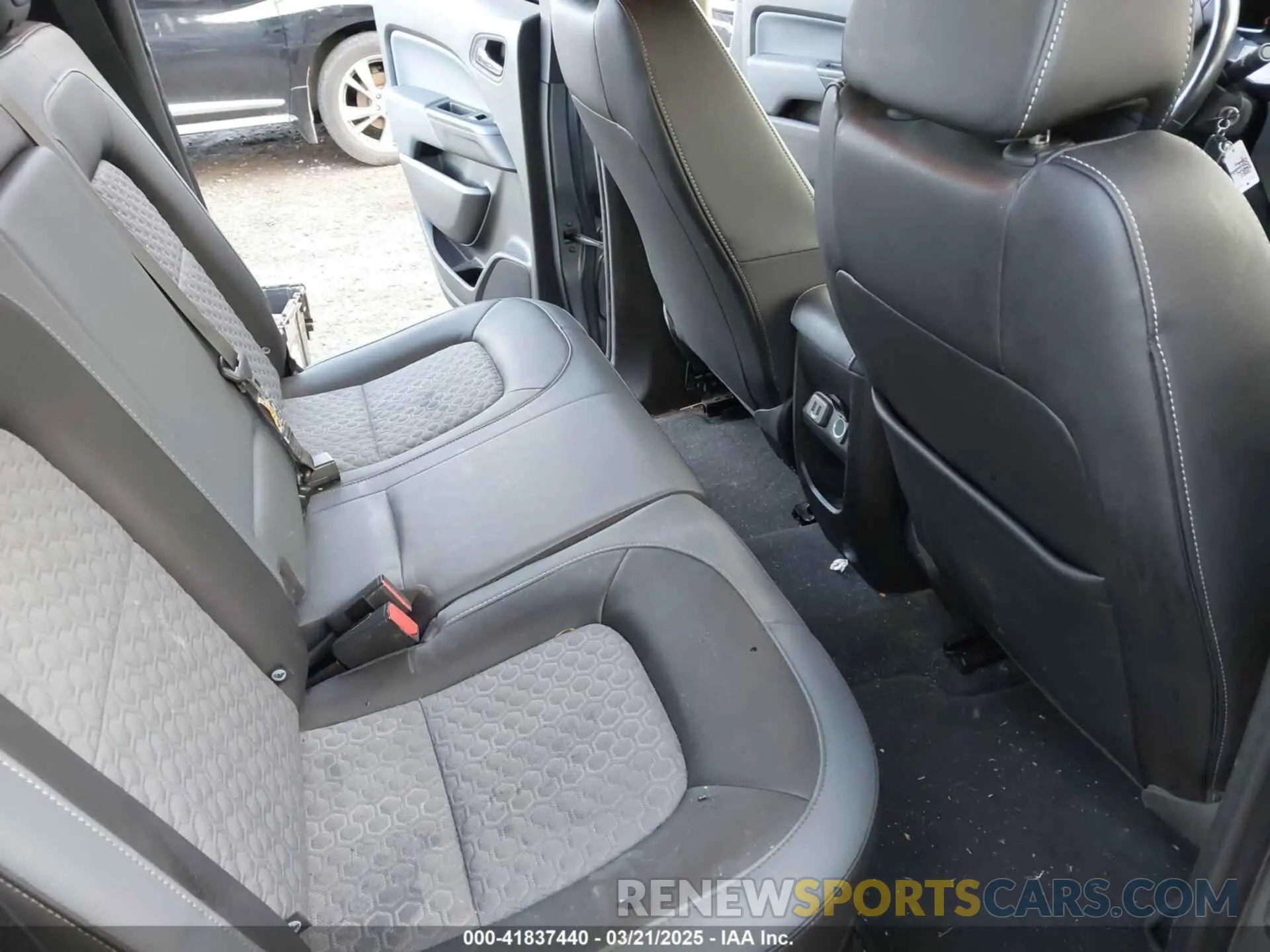 8 Photograph of a damaged car 1GCGTDEN0M1289754 CHEVROLET COLORADO 2021