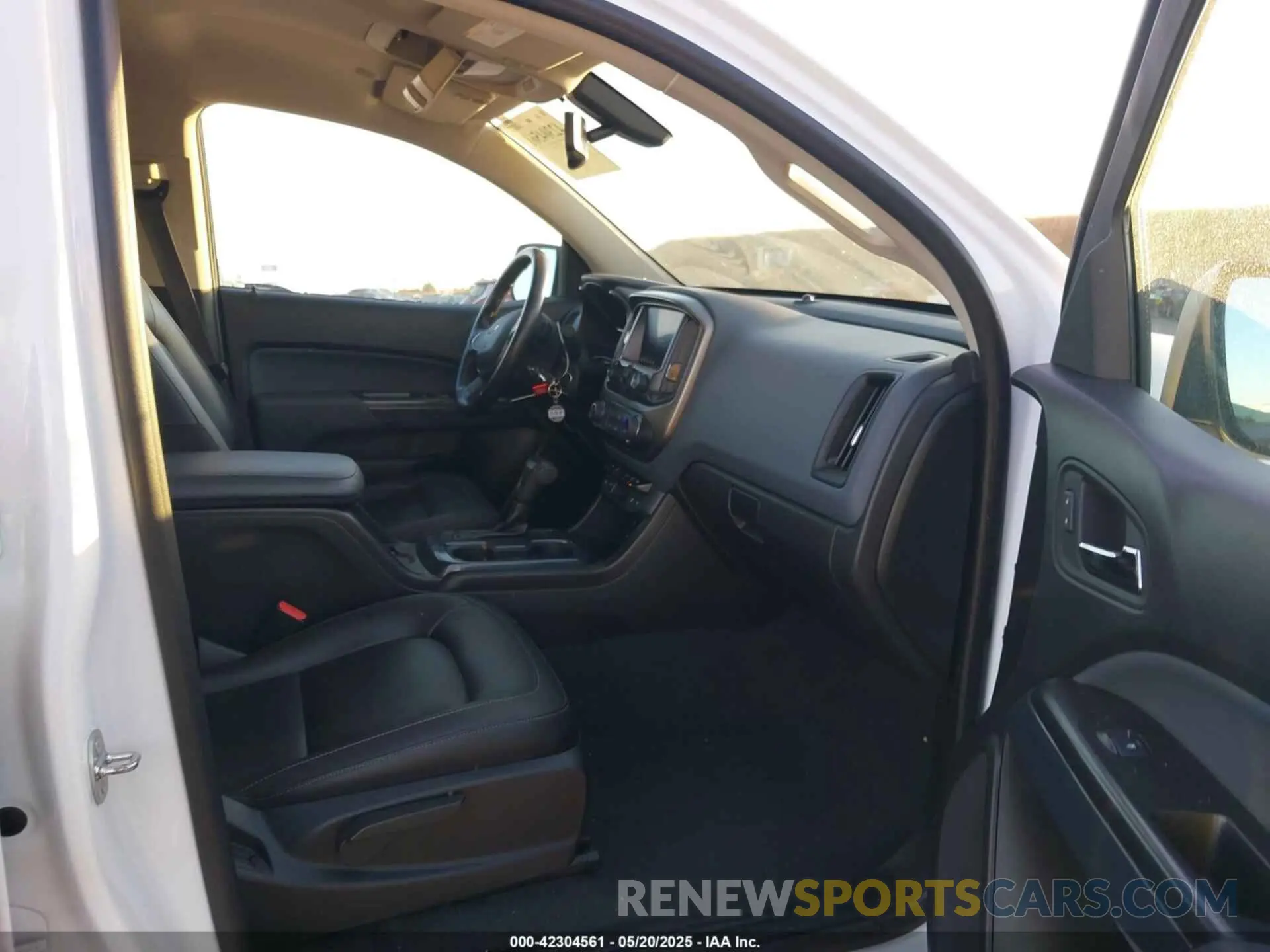 5 Photograph of a damaged car 1GCGTDEN2M1110856 CHEVROLET COLORADO 2021
