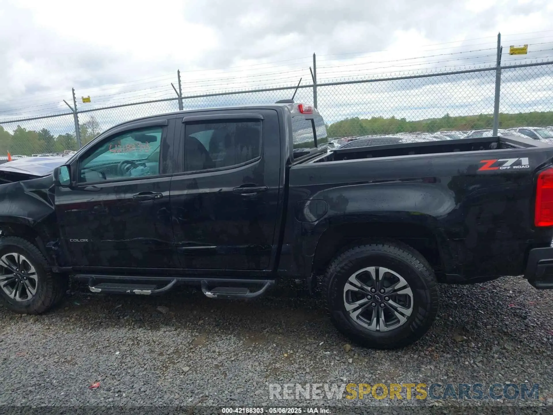 15 Photograph of a damaged car 1GCGTDEN6M1233477 CHEVROLET COLORADO 2021