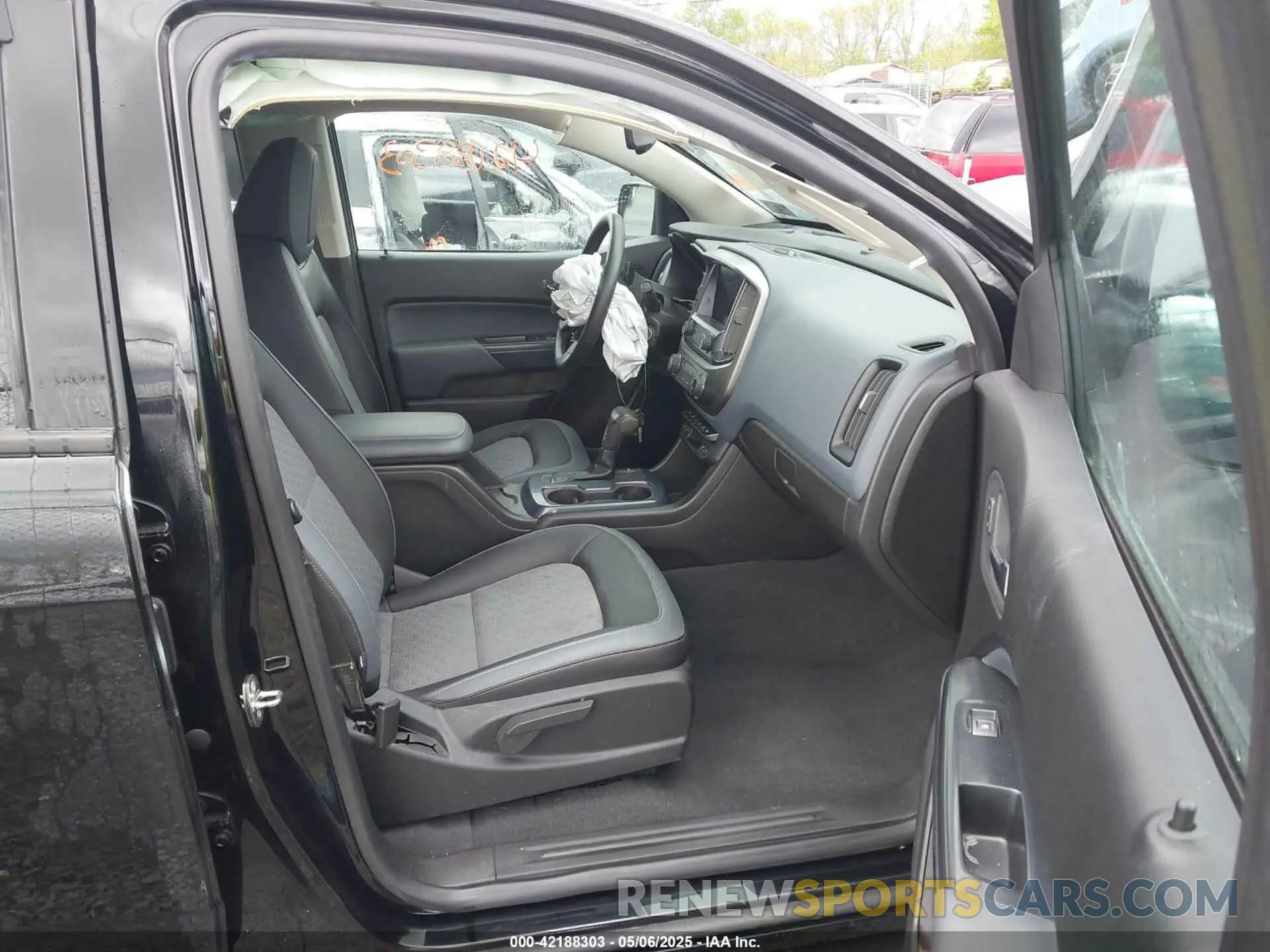 5 Photograph of a damaged car 1GCGTDEN6M1233477 CHEVROLET COLORADO 2021