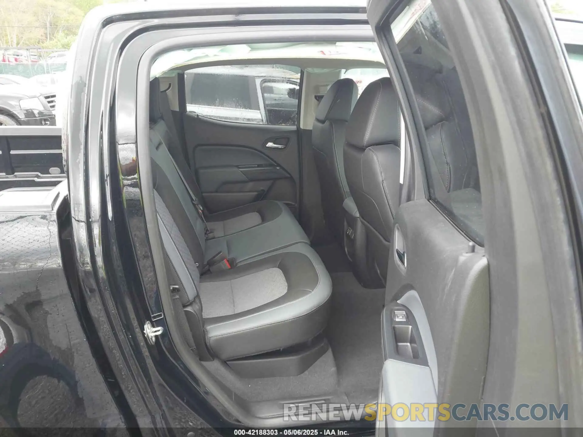 8 Photograph of a damaged car 1GCGTDEN6M1233477 CHEVROLET COLORADO 2021