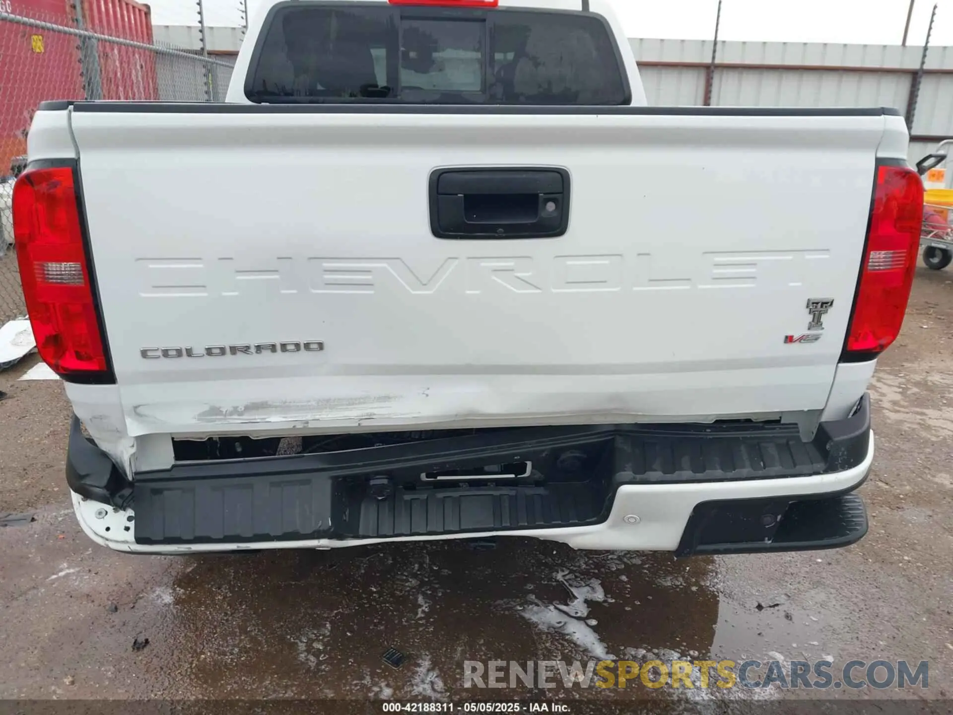17 Photograph of a damaged car 1GCGTDEN9M1256767 CHEVROLET COLORADO 2021