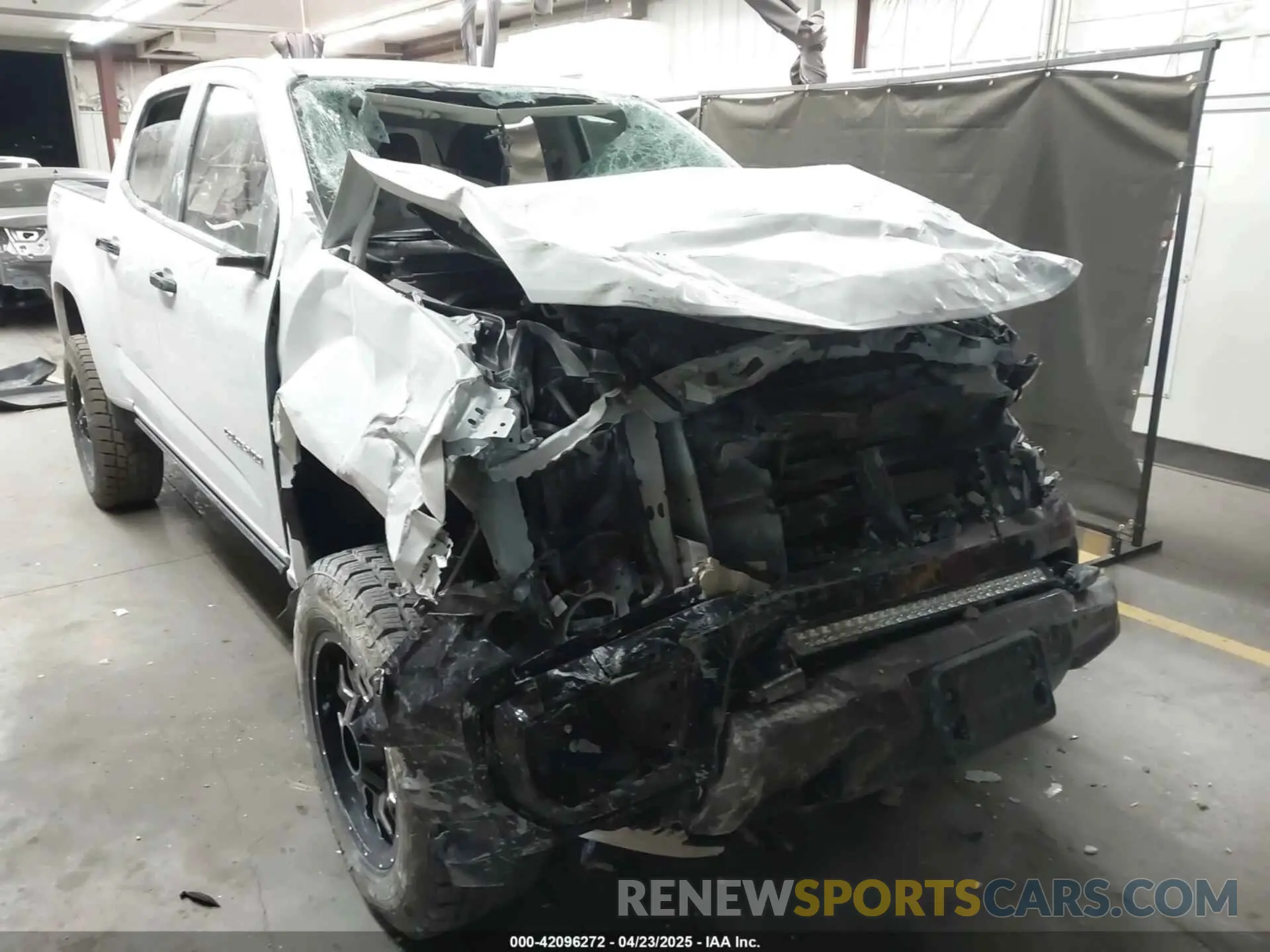 6 Photograph of a damaged car 1GCGTDENXM1114914 CHEVROLET COLORADO 2021