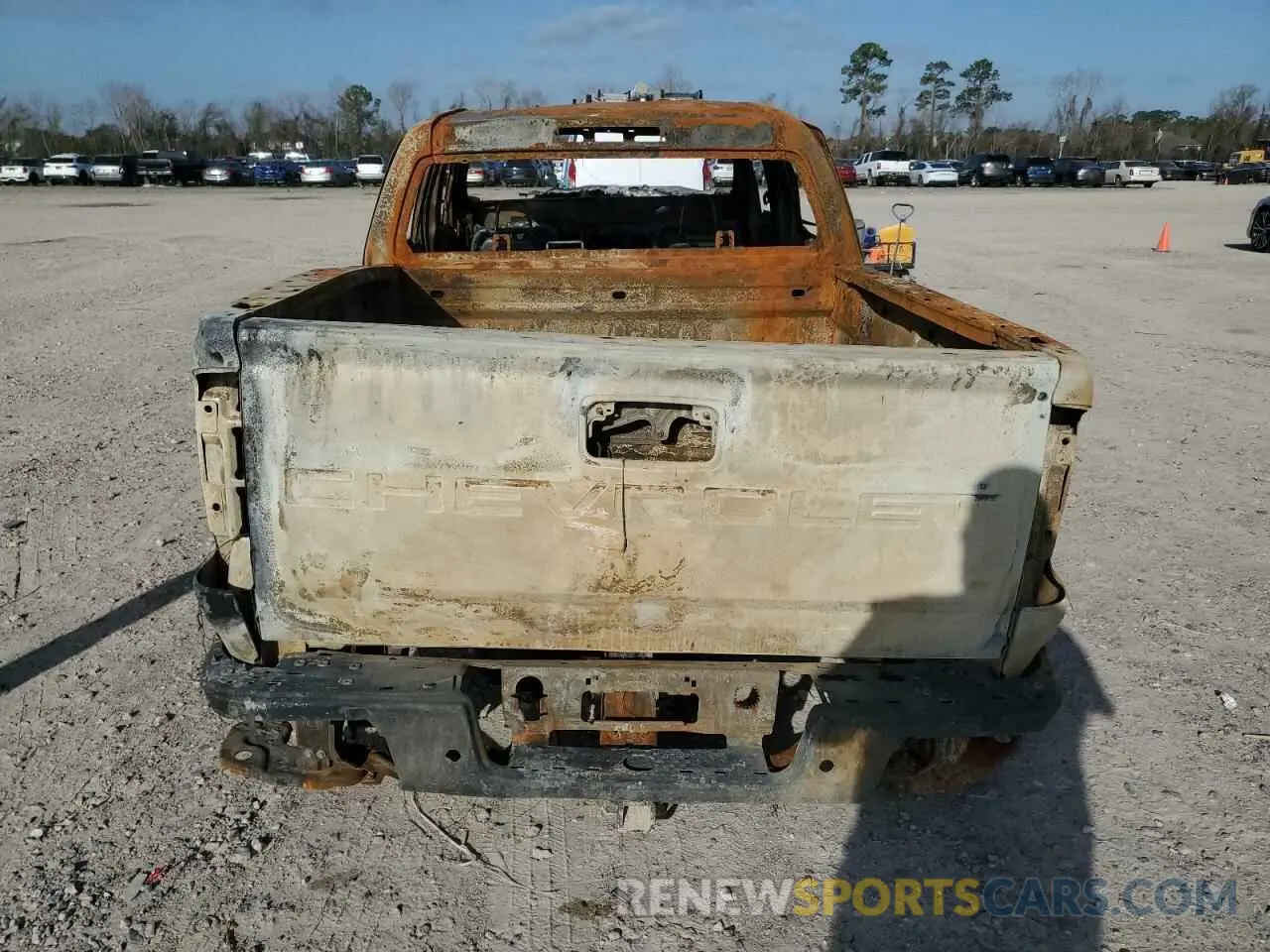 6 Photograph of a damaged car 1GCGTDENXM1168262 CHEVROLET COLORADO 2021