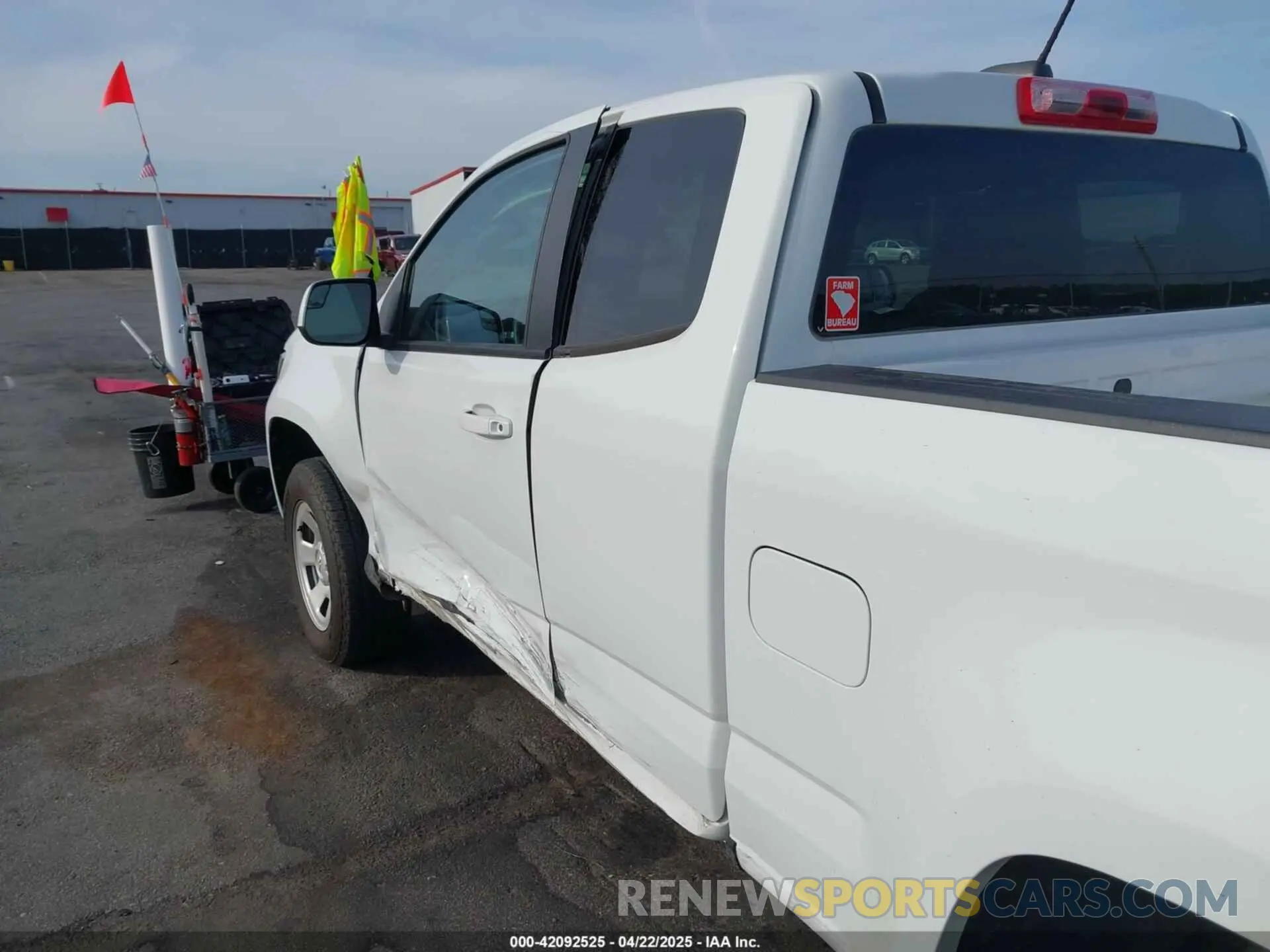 17 Photograph of a damaged car 1GCHSBEA0M1198797 CHEVROLET COLORADO 2021