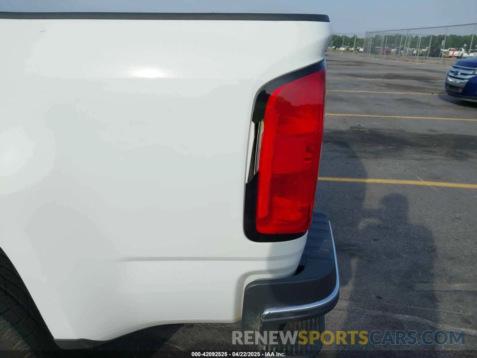 18 Photograph of a damaged car 1GCHSBEA0M1198797 CHEVROLET COLORADO 2021