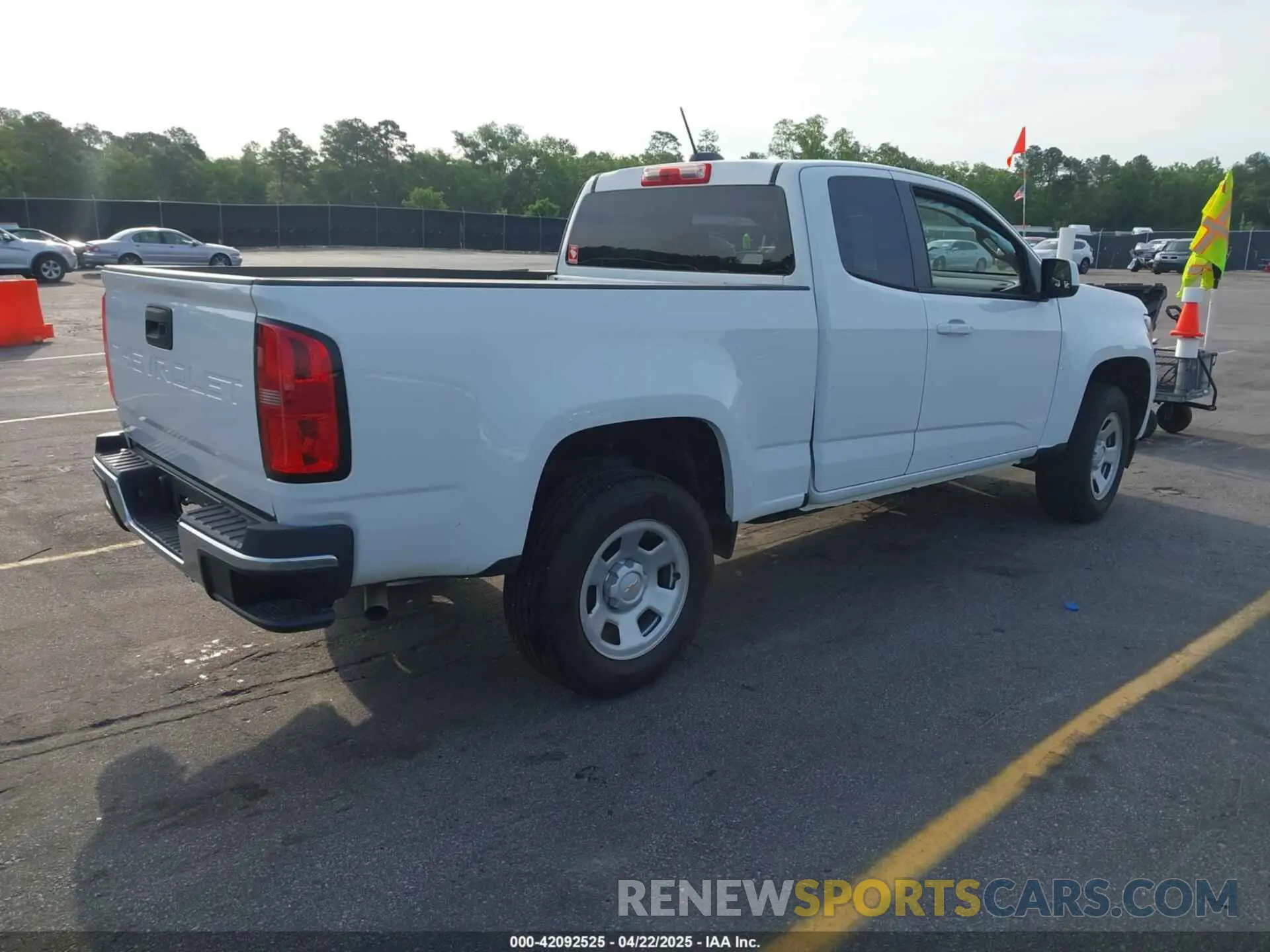 4 Photograph of a damaged car 1GCHSBEA0M1198797 CHEVROLET COLORADO 2021