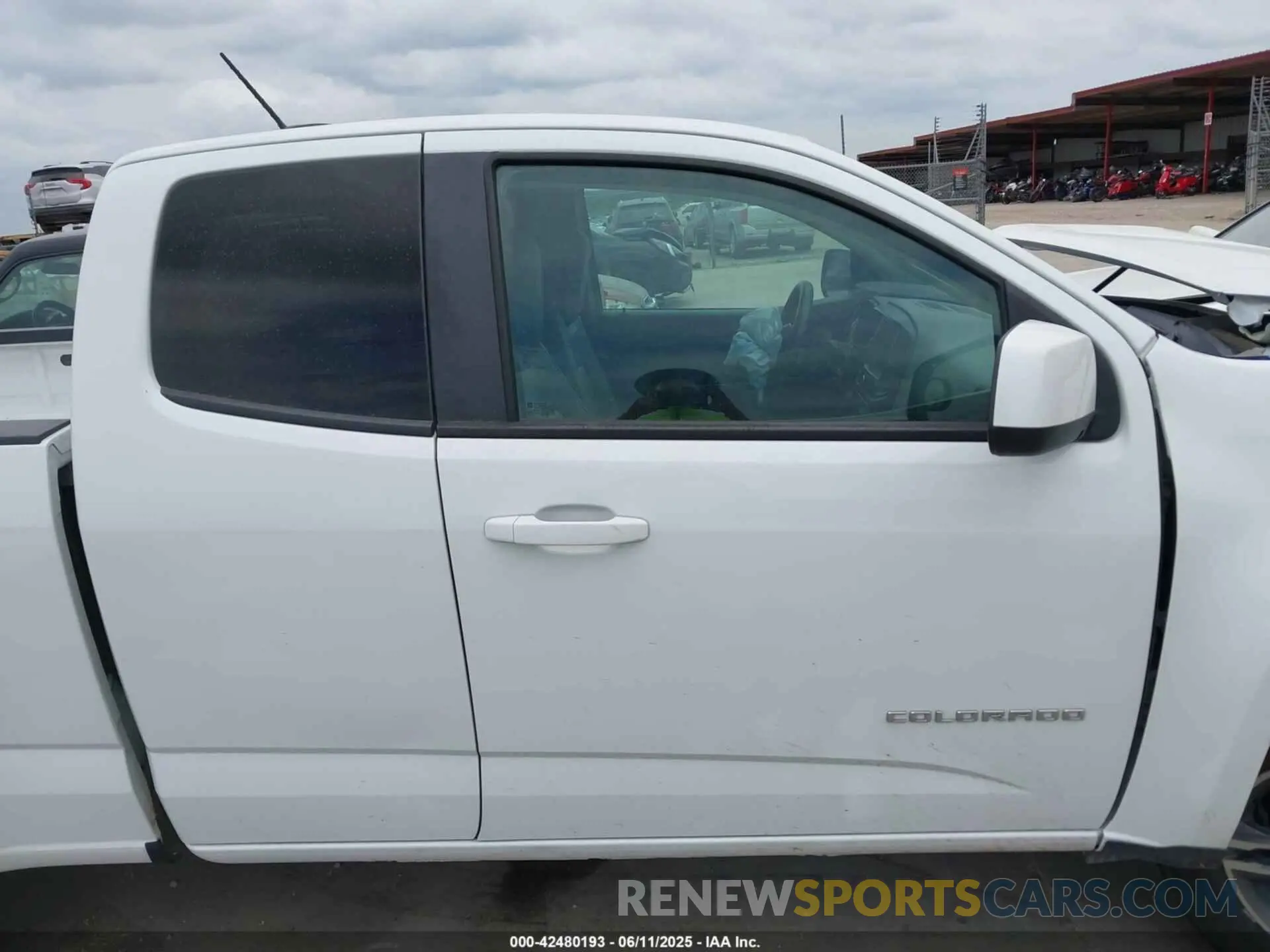 13 Photograph of a damaged car 1GCHSBEN7M1139913 CHEVROLET COLORADO 2021