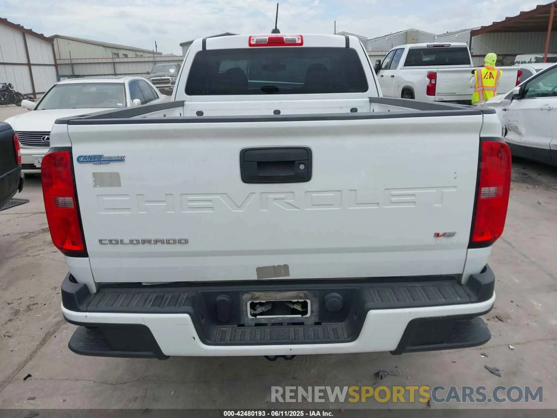 16 Photograph of a damaged car 1GCHSBEN7M1139913 CHEVROLET COLORADO 2021