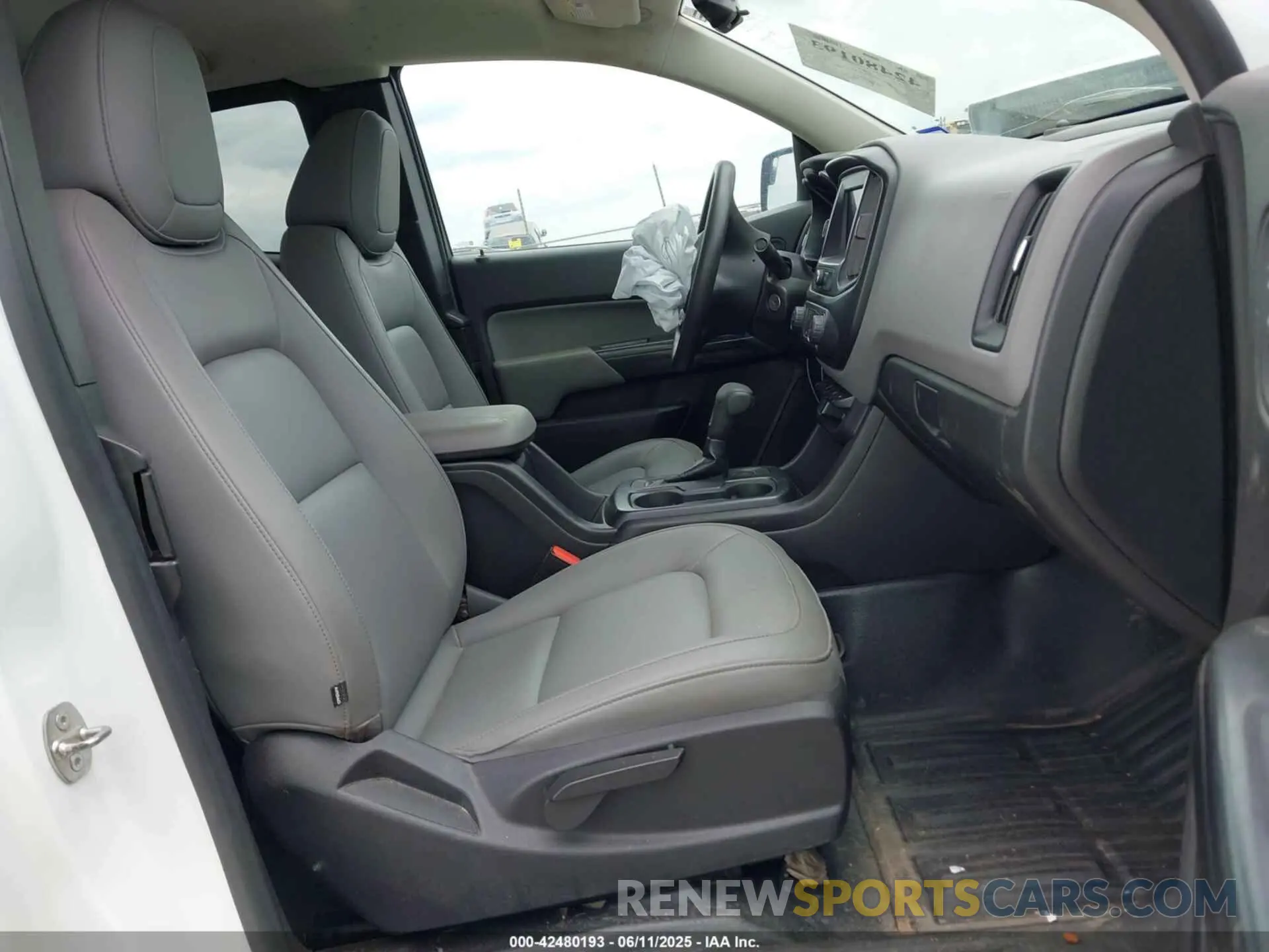 5 Photograph of a damaged car 1GCHSBEN7M1139913 CHEVROLET COLORADO 2021