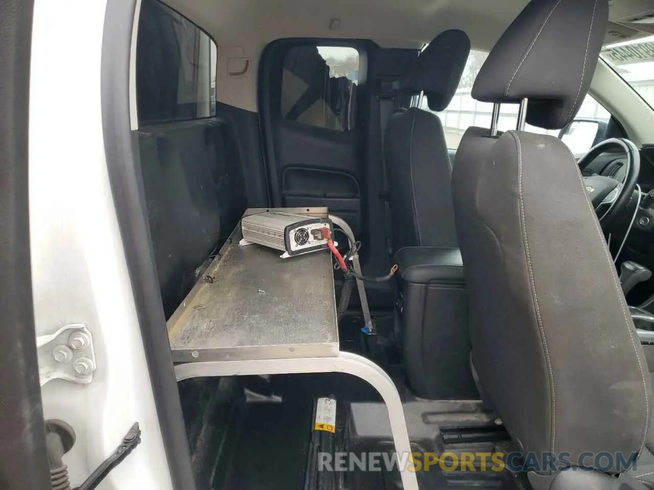 10 Photograph of a damaged car 1GCHSCEA1M1234681 CHEVROLET COLORADO 2021