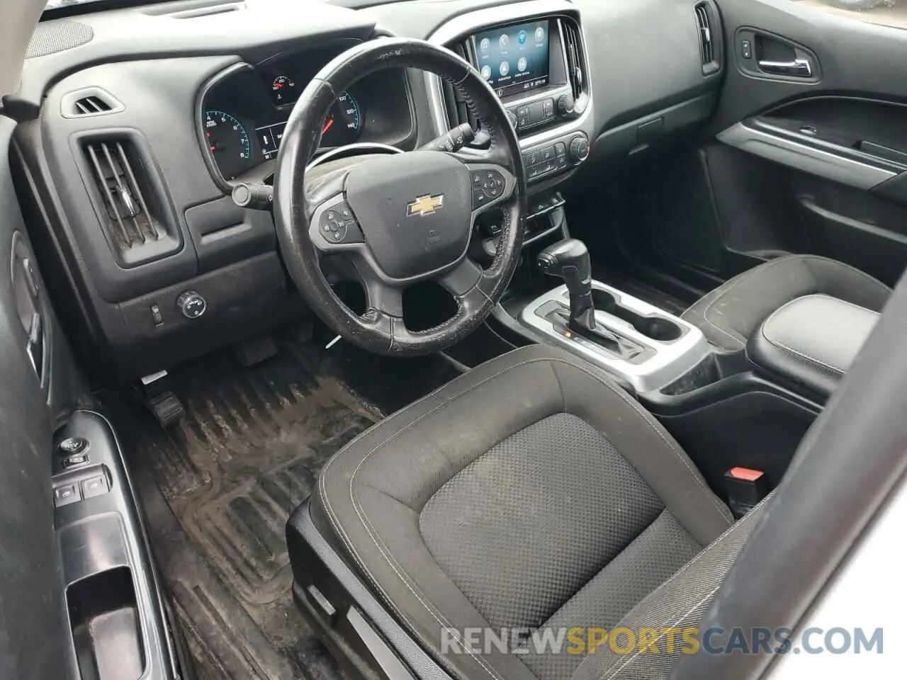 8 Photograph of a damaged car 1GCHSCEA1M1234681 CHEVROLET COLORADO 2021