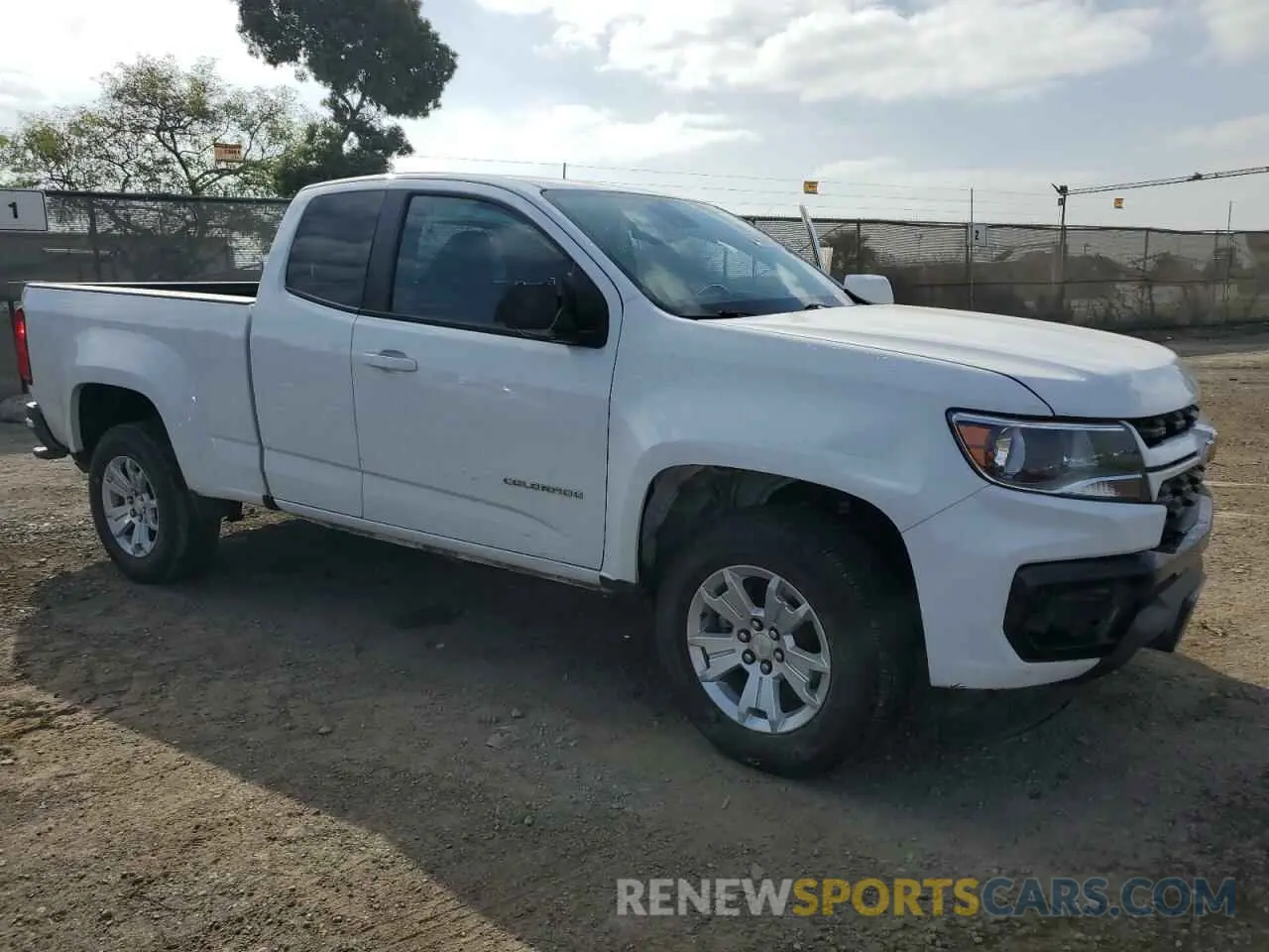 4 Photograph of a damaged car 1GCHSCEA2M1286644 CHEVROLET COLORADO 2021
