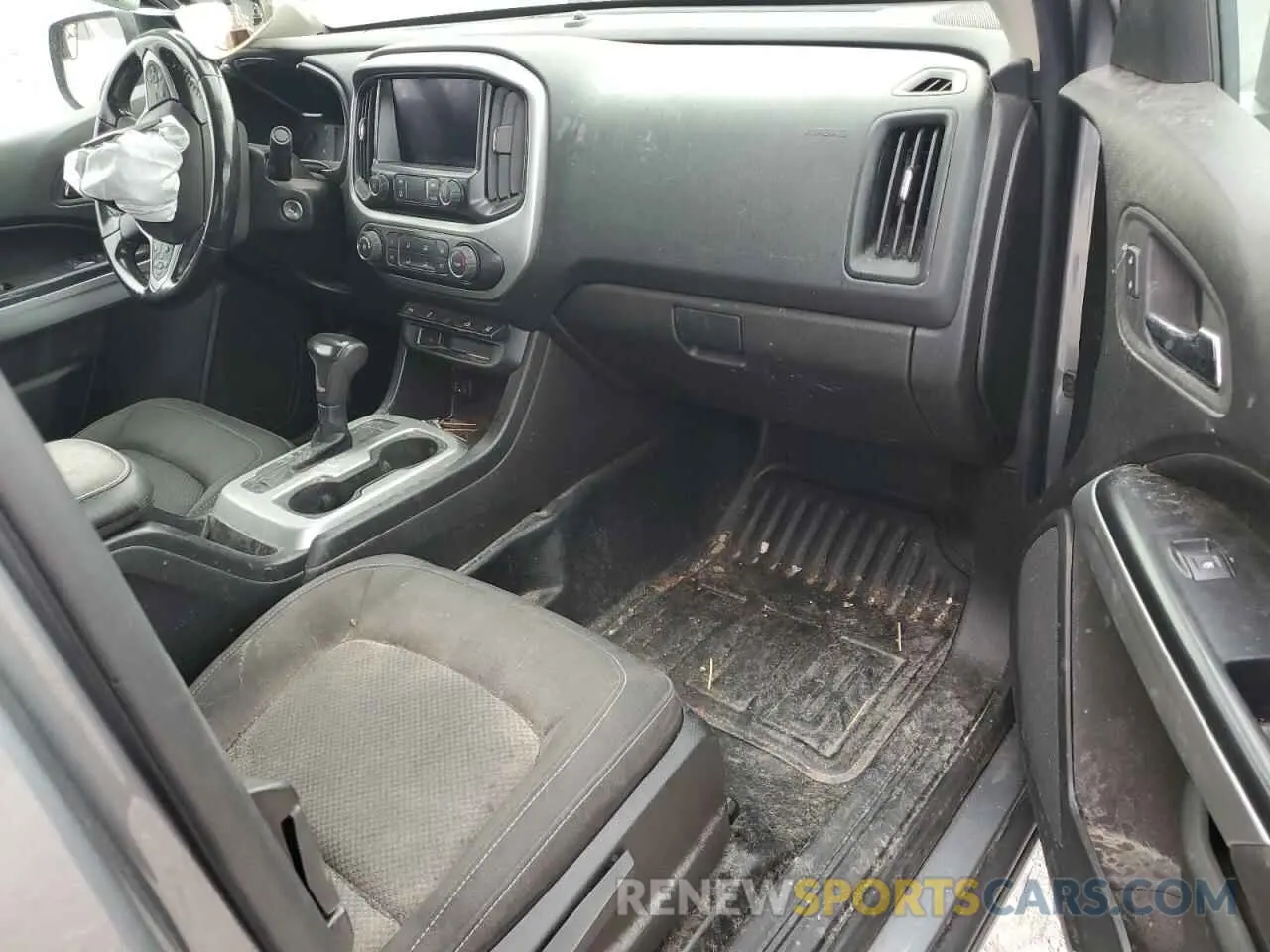 8 Photograph of a damaged car 1GCHSCEA5M1261026 CHEVROLET COLORADO 2021
