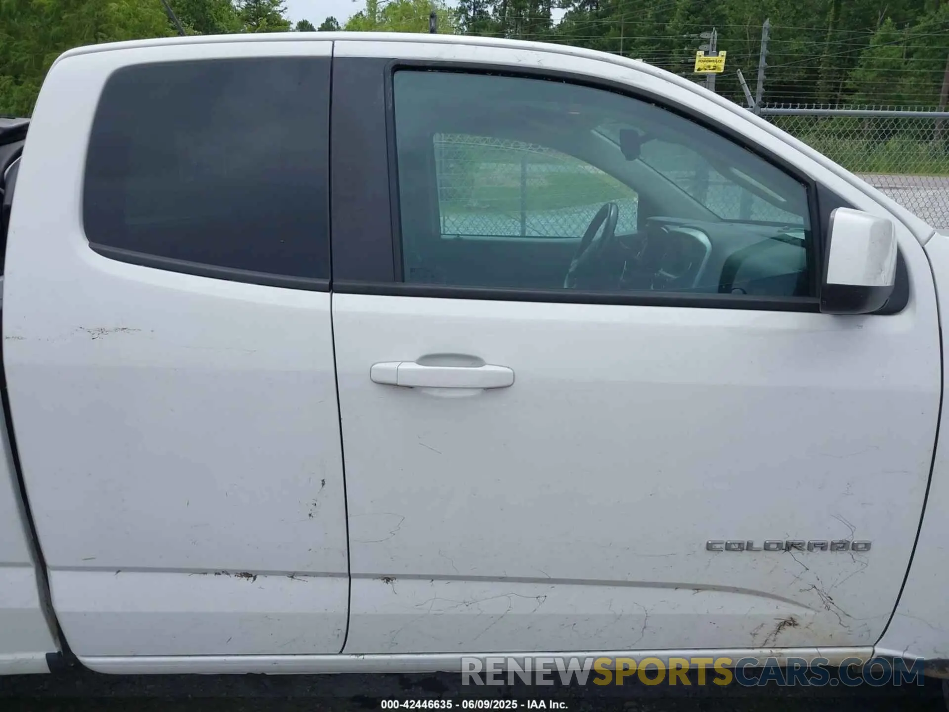 13 Photograph of a damaged car 1GCHSCEA6M1229394 CHEVROLET COLORADO 2021