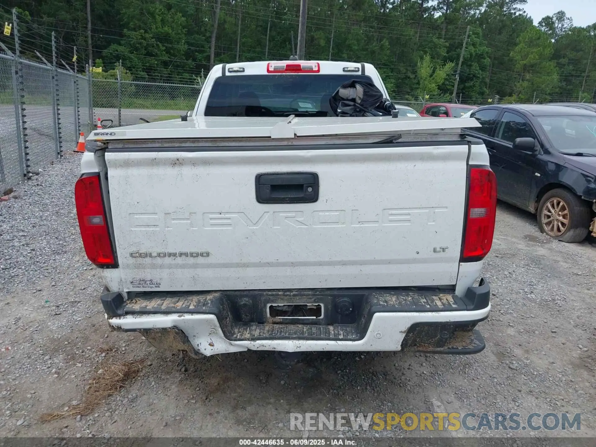16 Photograph of a damaged car 1GCHSCEA6M1229394 CHEVROLET COLORADO 2021