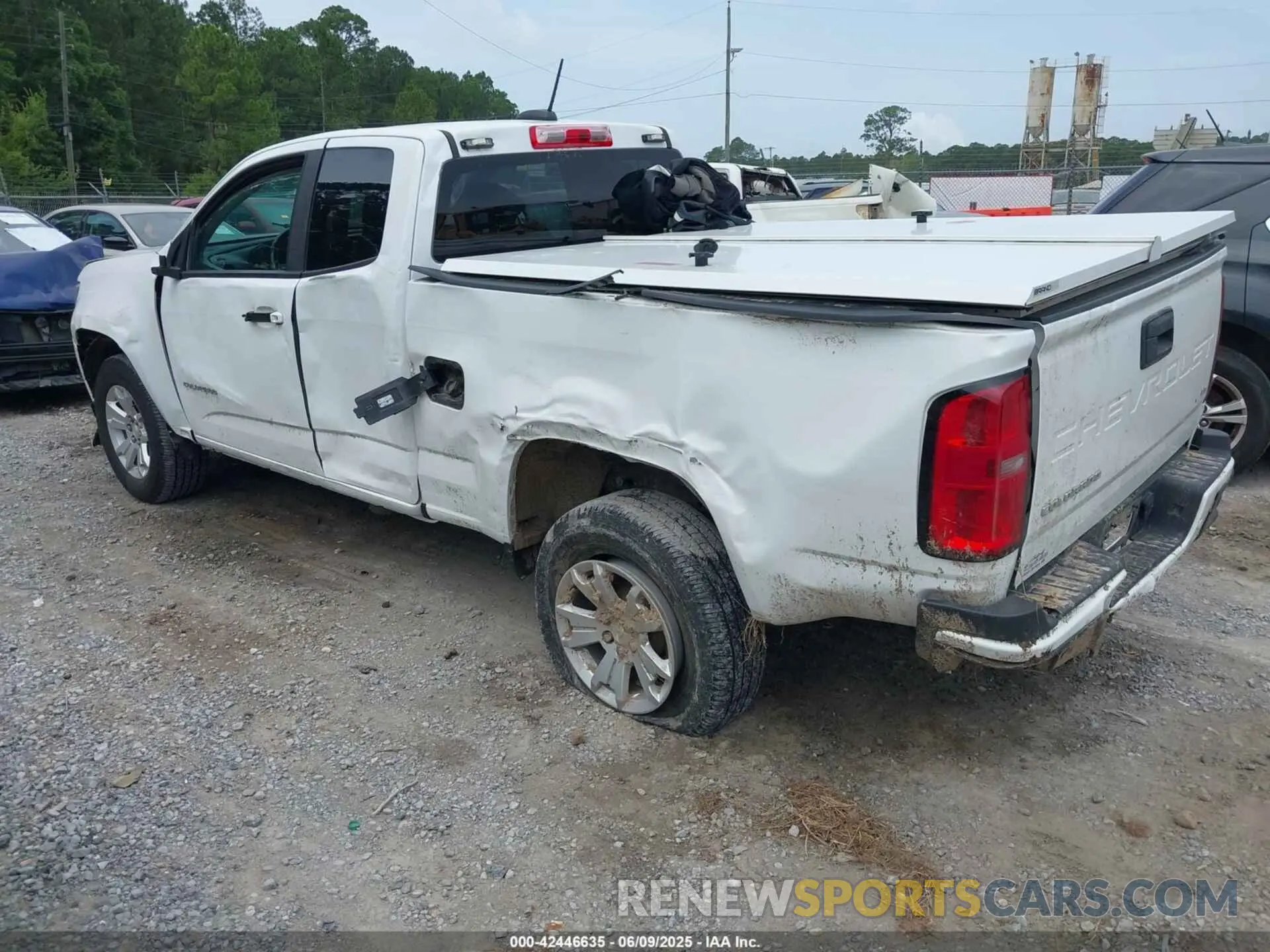 3 Photograph of a damaged car 1GCHSCEA6M1229394 CHEVROLET COLORADO 2021