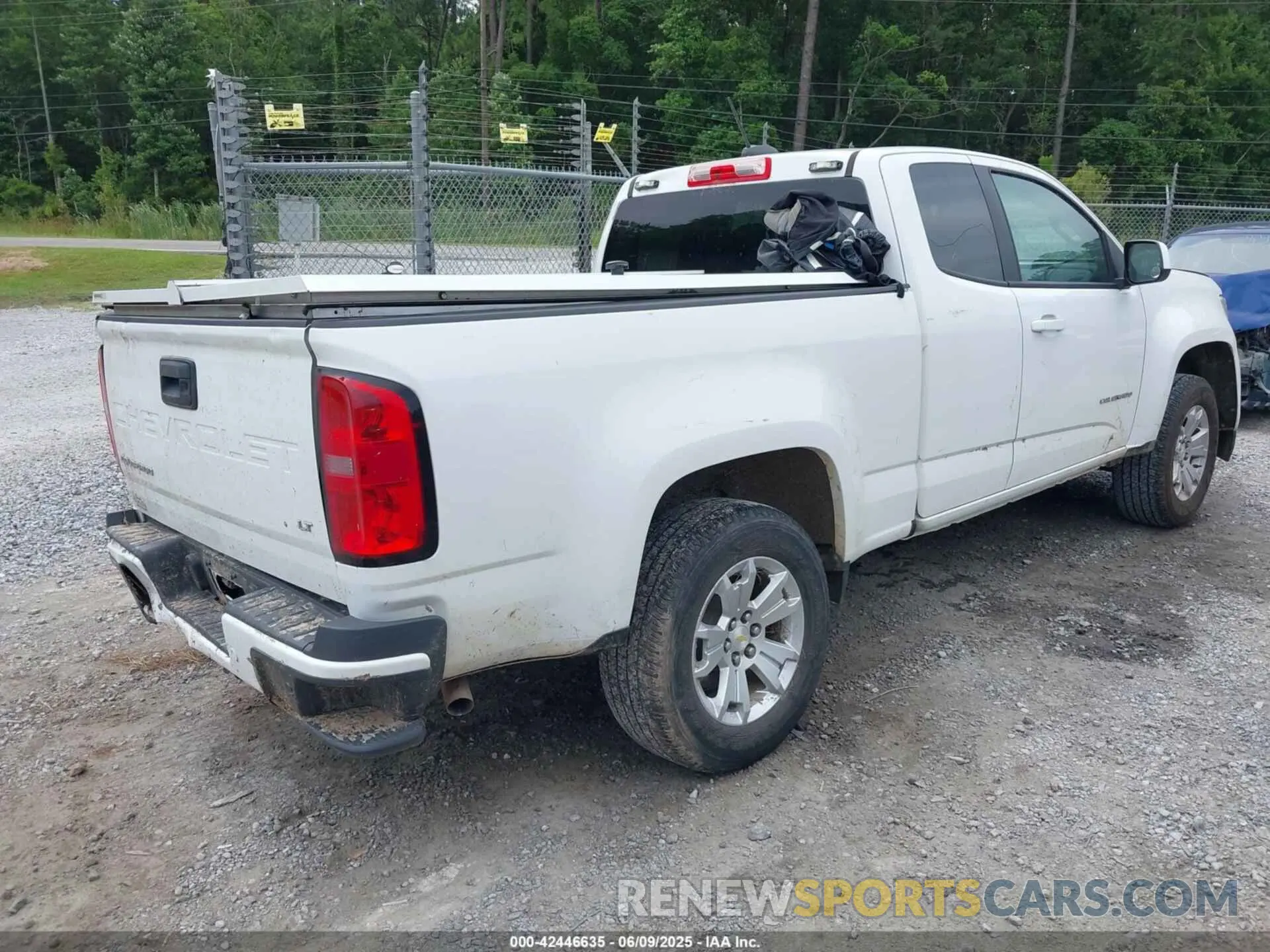 4 Photograph of a damaged car 1GCHSCEA6M1229394 CHEVROLET COLORADO 2021