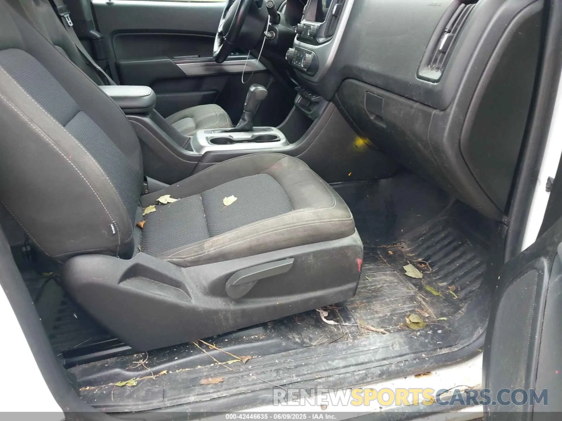 5 Photograph of a damaged car 1GCHSCEA6M1229394 CHEVROLET COLORADO 2021