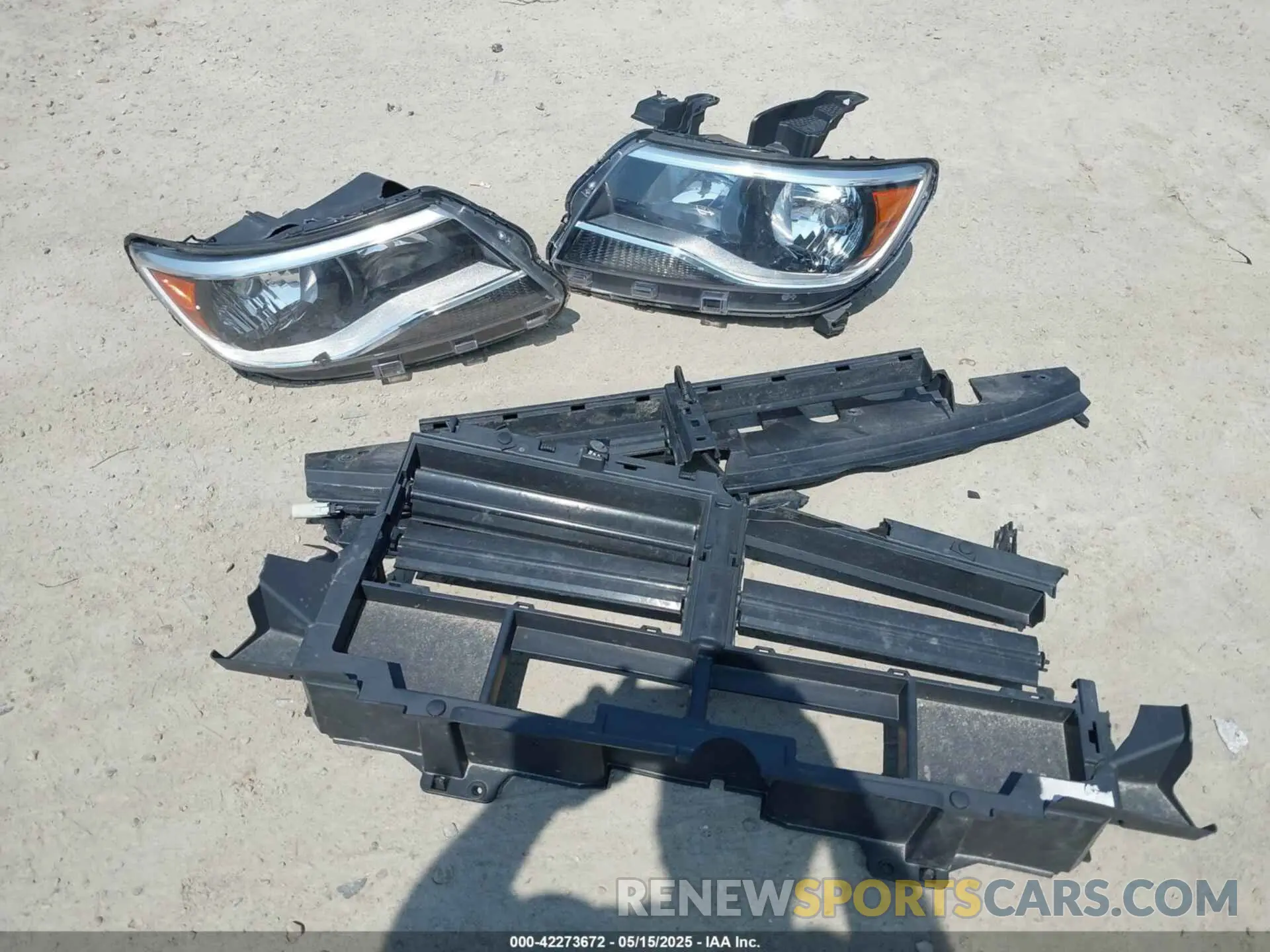 12 Photograph of a damaged car 1GCHSCEA8M1205131 CHEVROLET COLORADO 2021