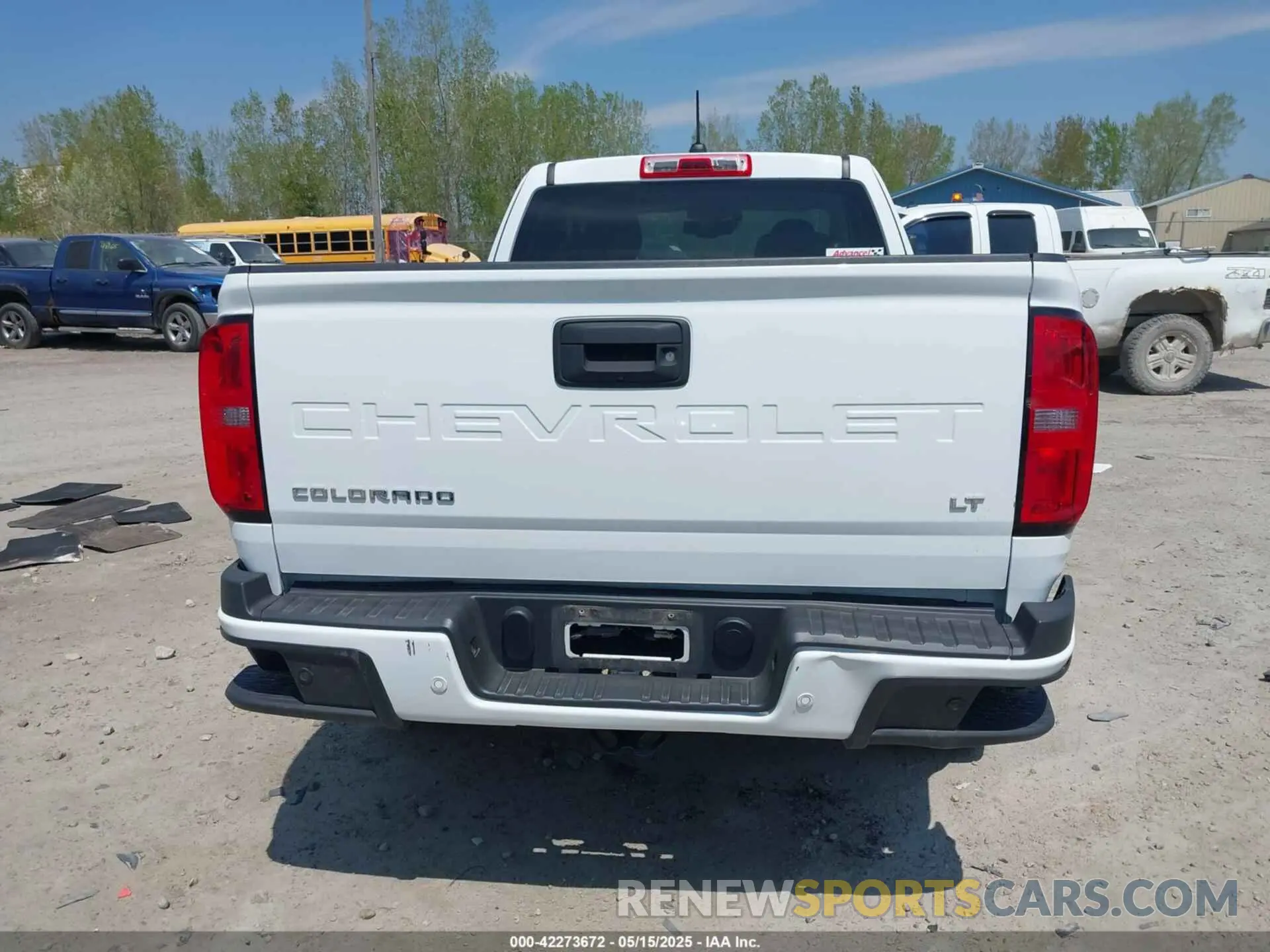 17 Photograph of a damaged car 1GCHSCEA8M1205131 CHEVROLET COLORADO 2021