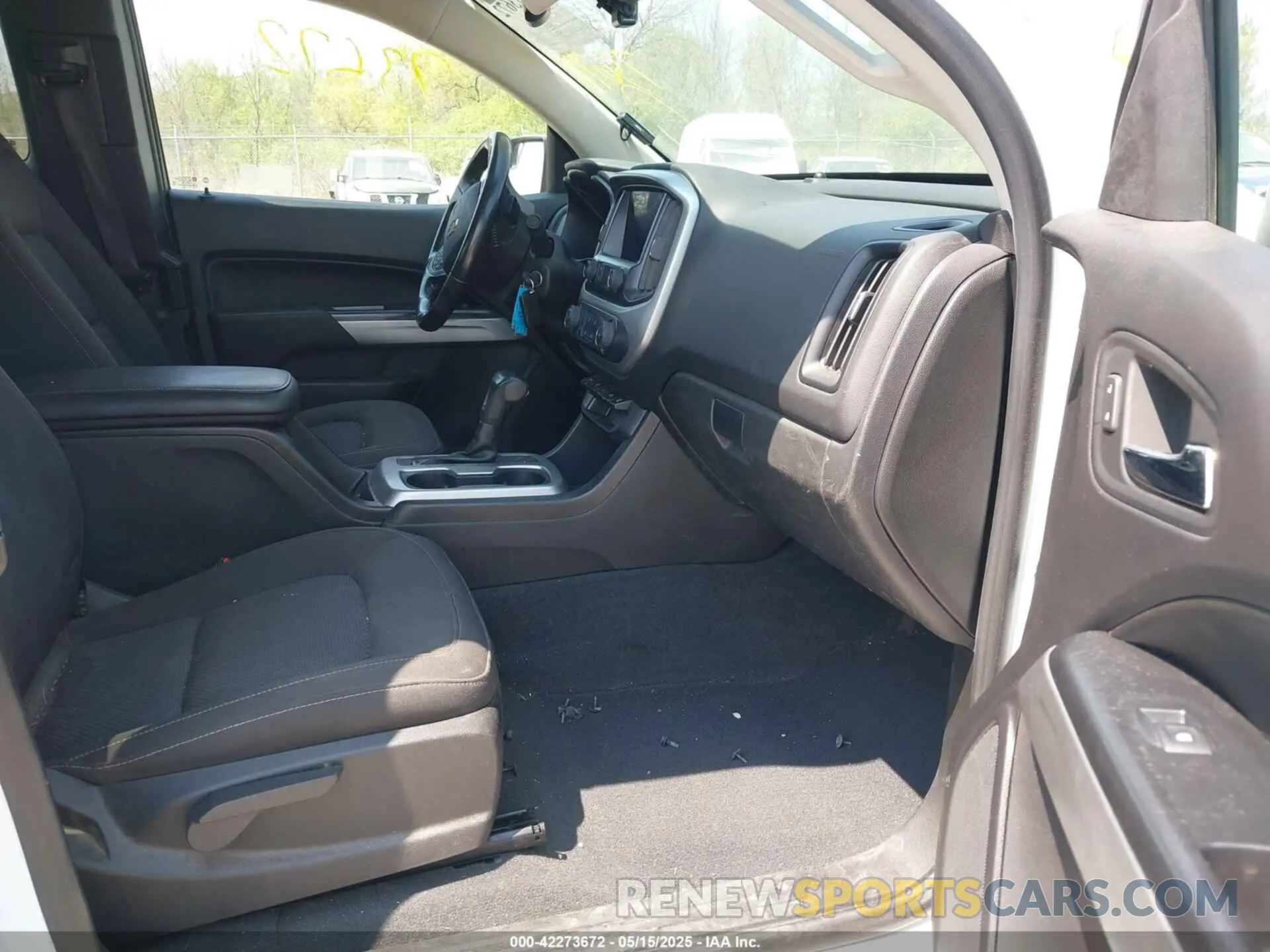 5 Photograph of a damaged car 1GCHSCEA8M1205131 CHEVROLET COLORADO 2021