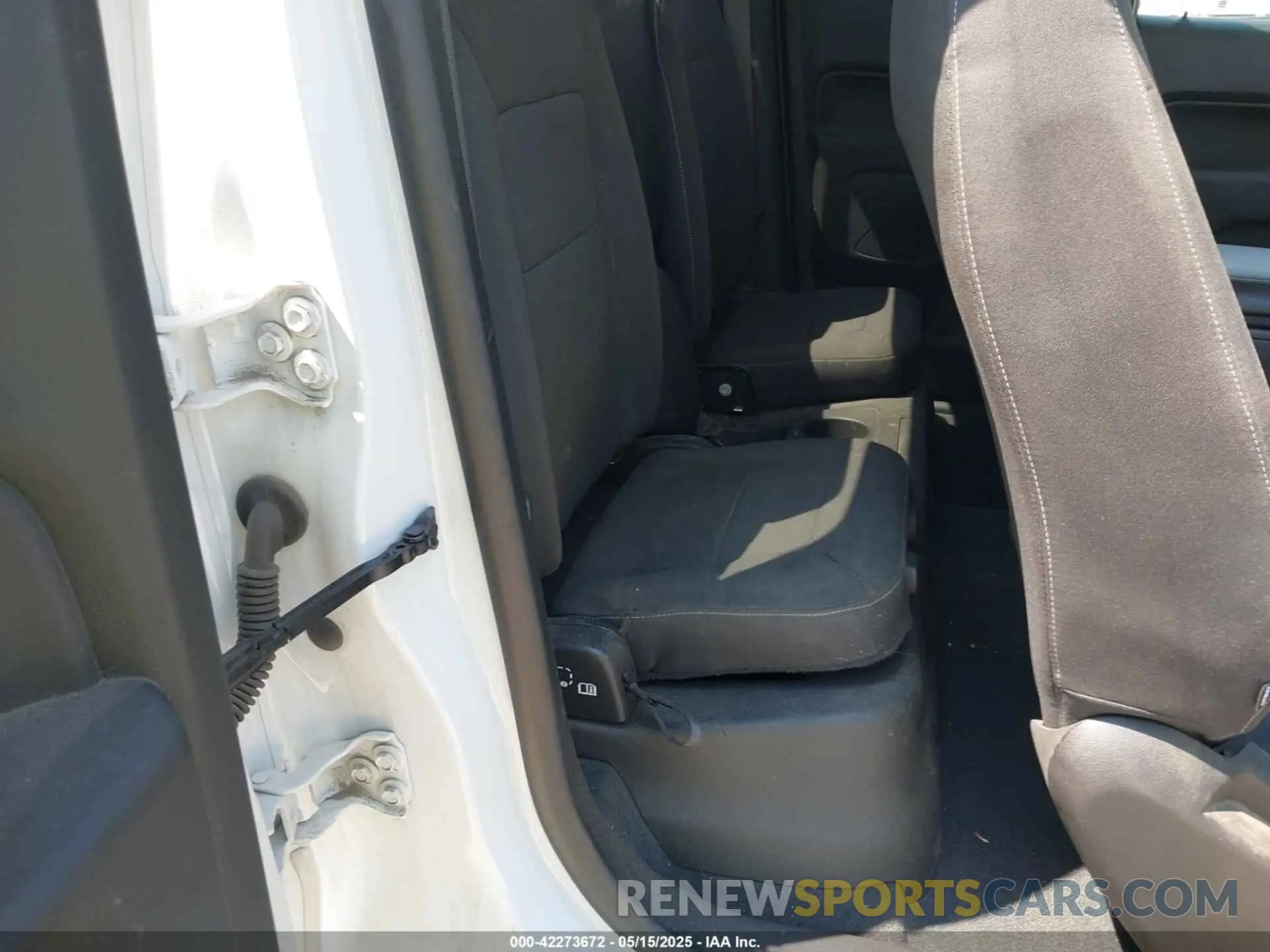 8 Photograph of a damaged car 1GCHSCEA8M1205131 CHEVROLET COLORADO 2021