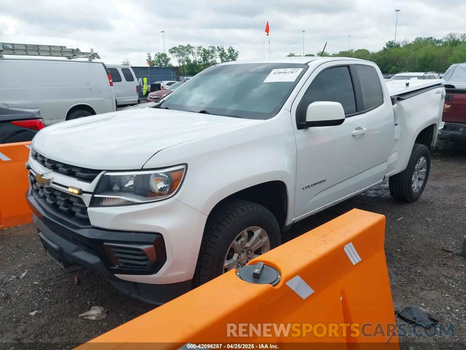 2 Photograph of a damaged car 1GCHTCEA5M1244692 CHEVROLET COLORADO 2021