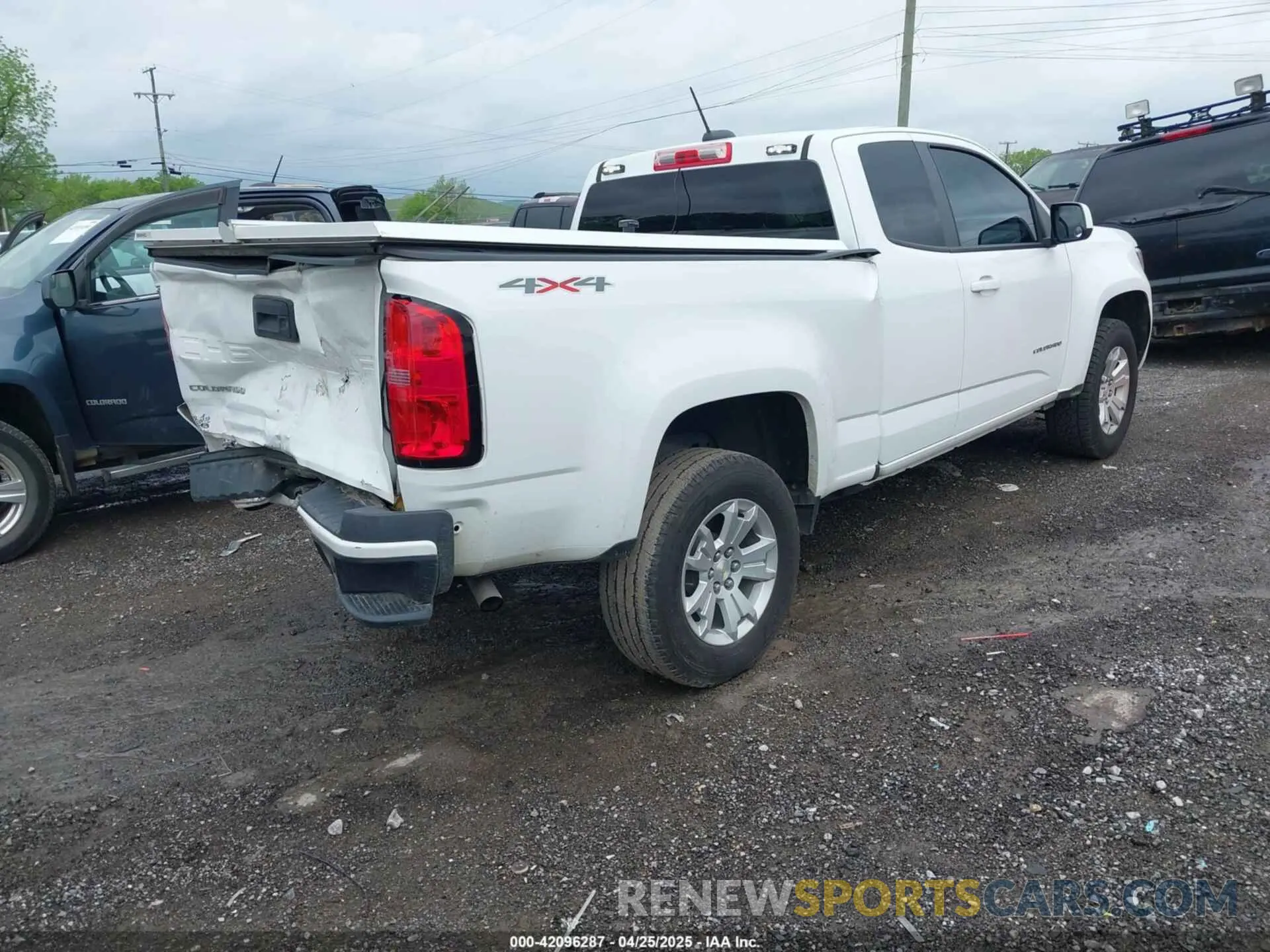 4 Photograph of a damaged car 1GCHTCEA5M1244692 CHEVROLET COLORADO 2021