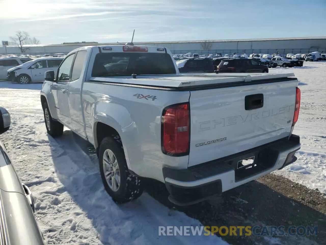 2 Photograph of a damaged car 1GCHTCEAXM1243067 CHEVROLET COLORADO 2021