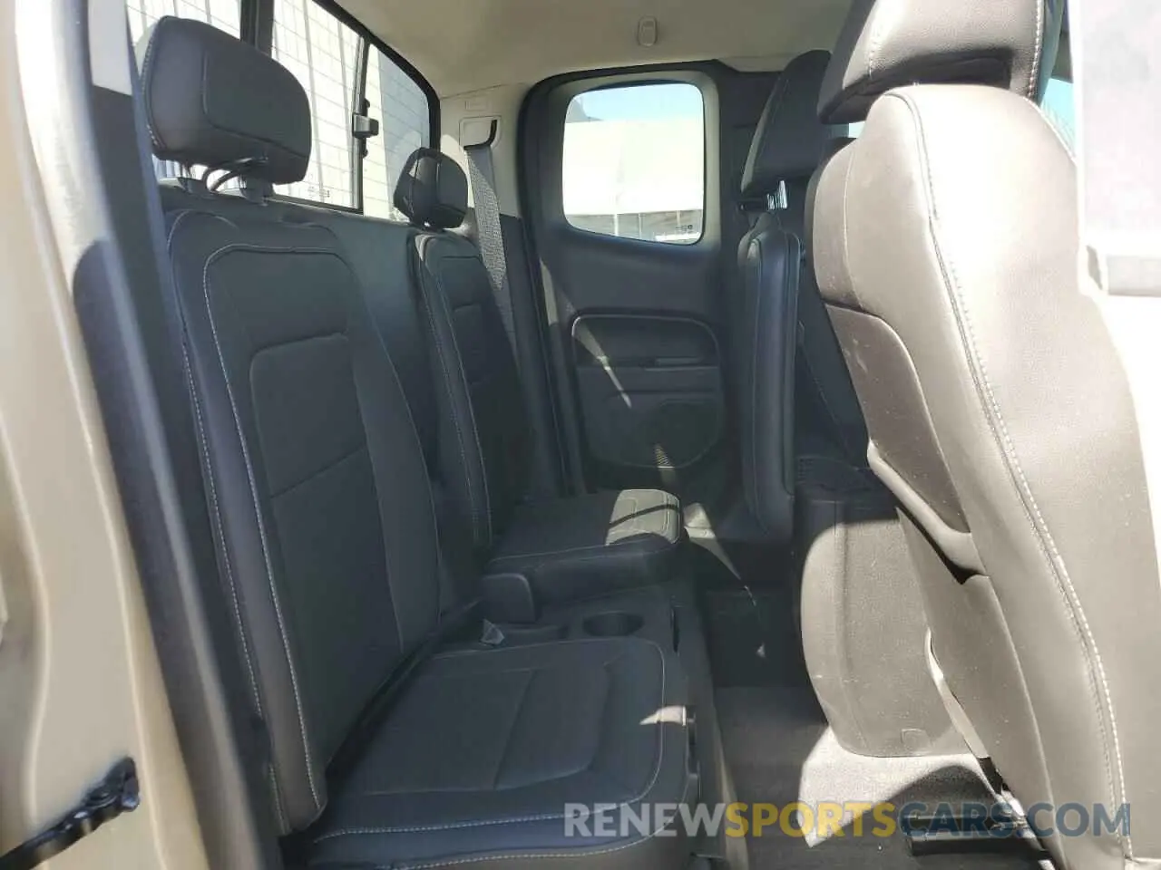 10 Photograph of a damaged car 1GCRTEEN8M1172812 CHEVROLET COLORADO 2021