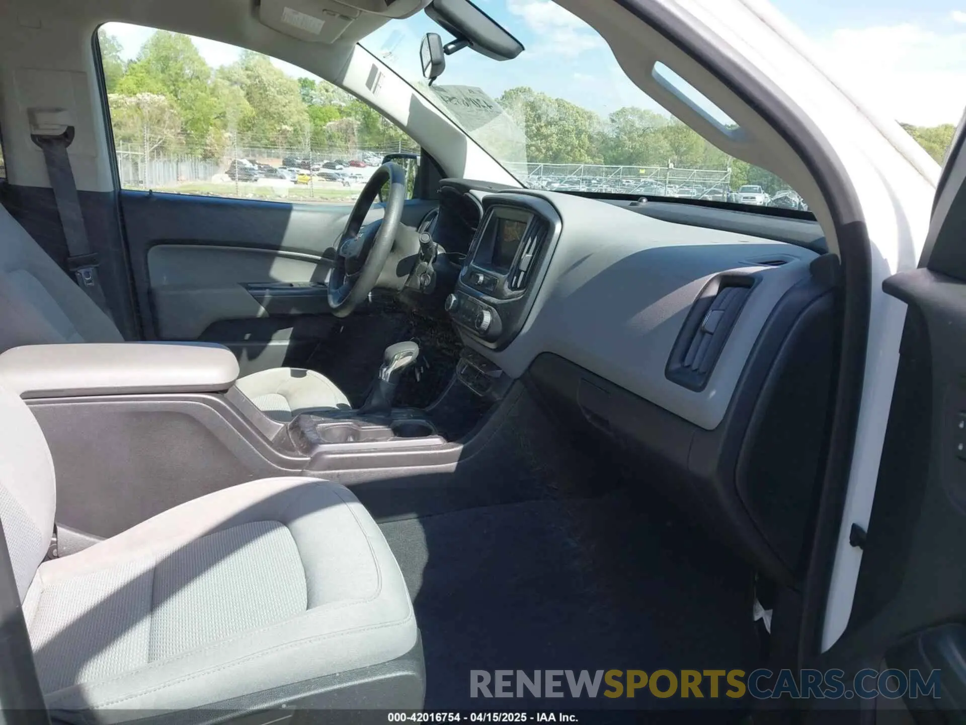5 Photograph of a damaged car 1GCGSBEA6N1265318 CHEVROLET COLORADO 2022