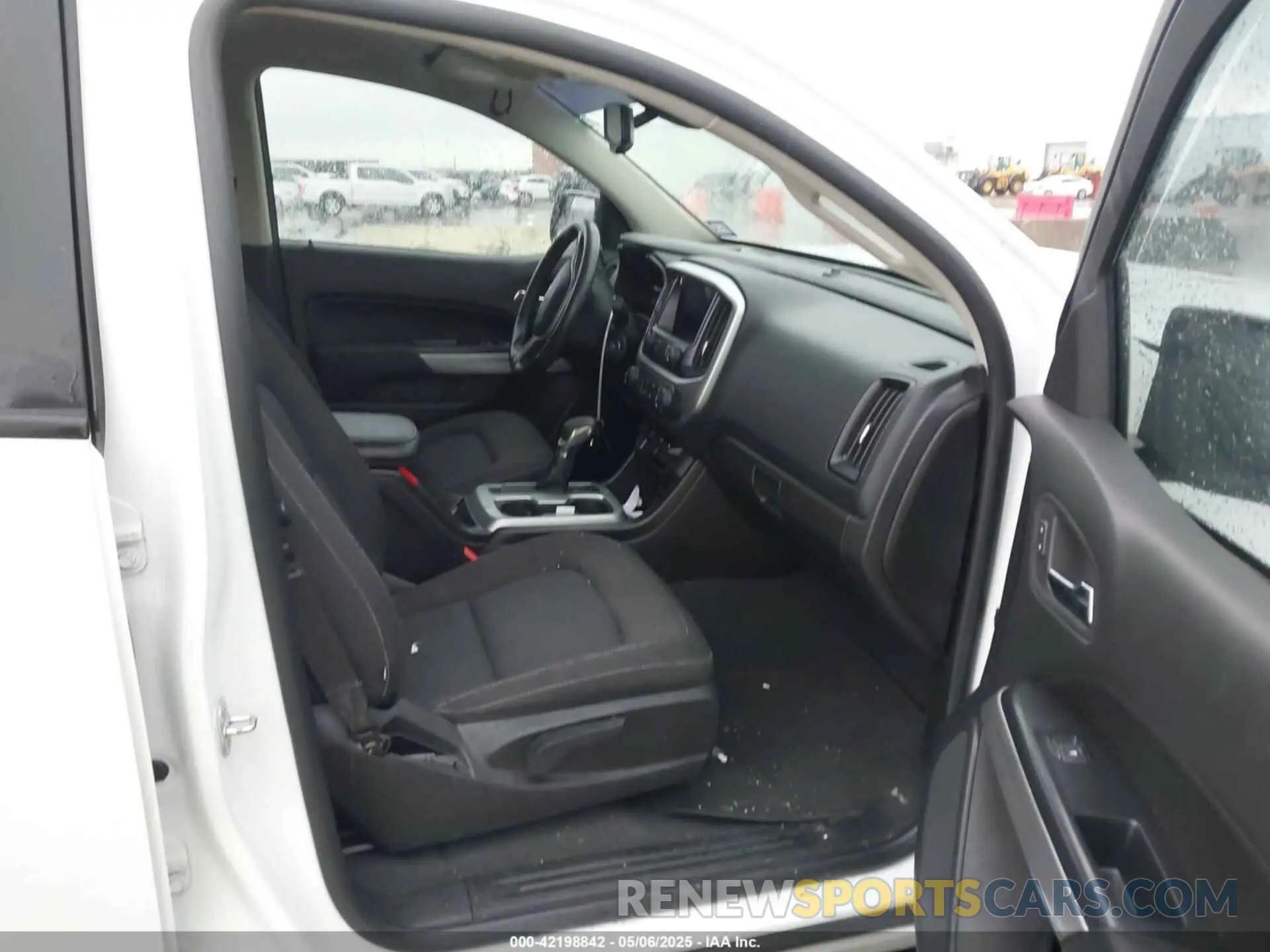 5 Photograph of a damaged car 1GCGSCEN9N1182474 CHEVROLET COLORADO 2022