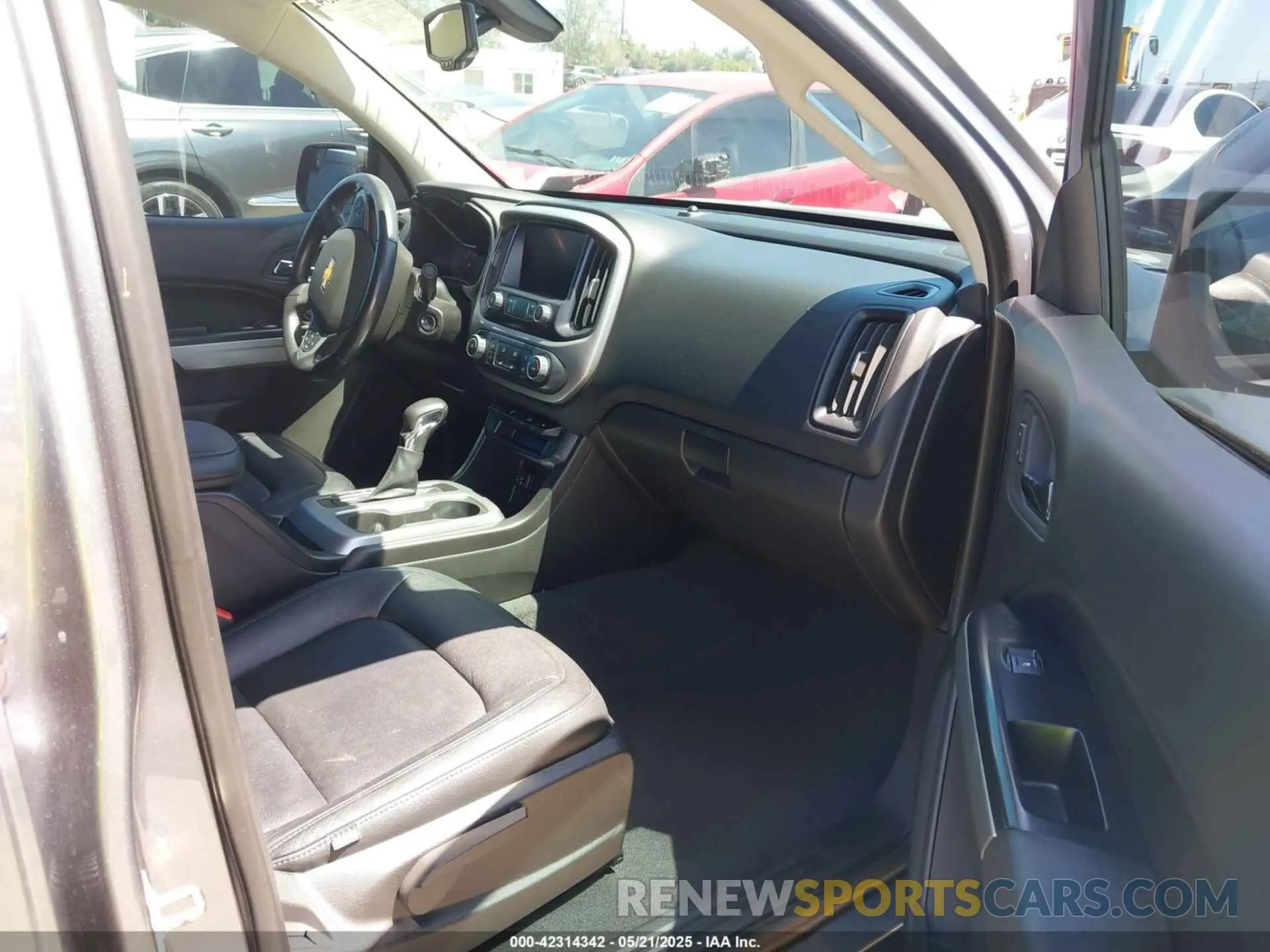 5 Photograph of a damaged car 1GCGSCENXN1136474 CHEVROLET COLORADO 2022