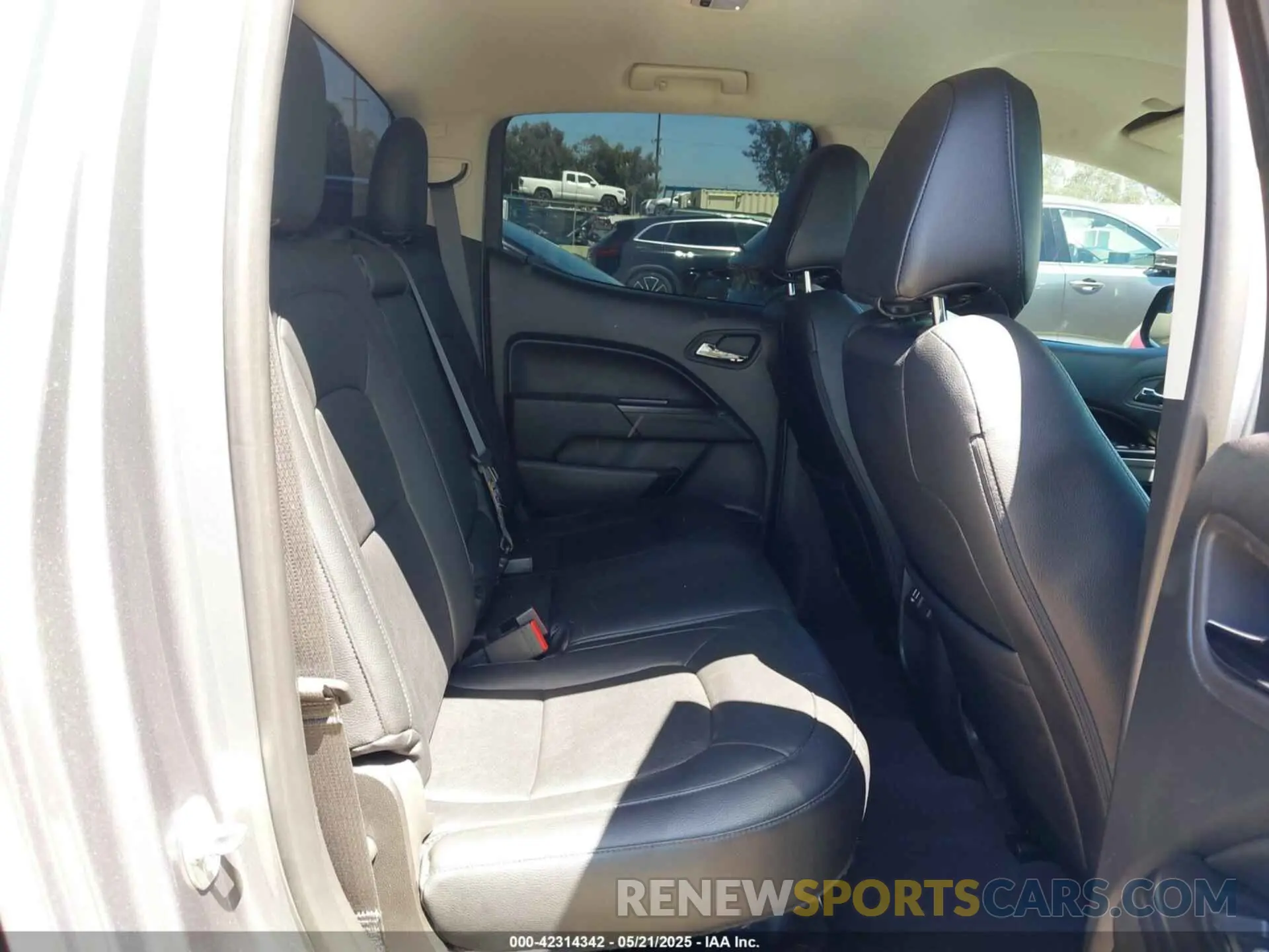 8 Photograph of a damaged car 1GCGSCENXN1136474 CHEVROLET COLORADO 2022