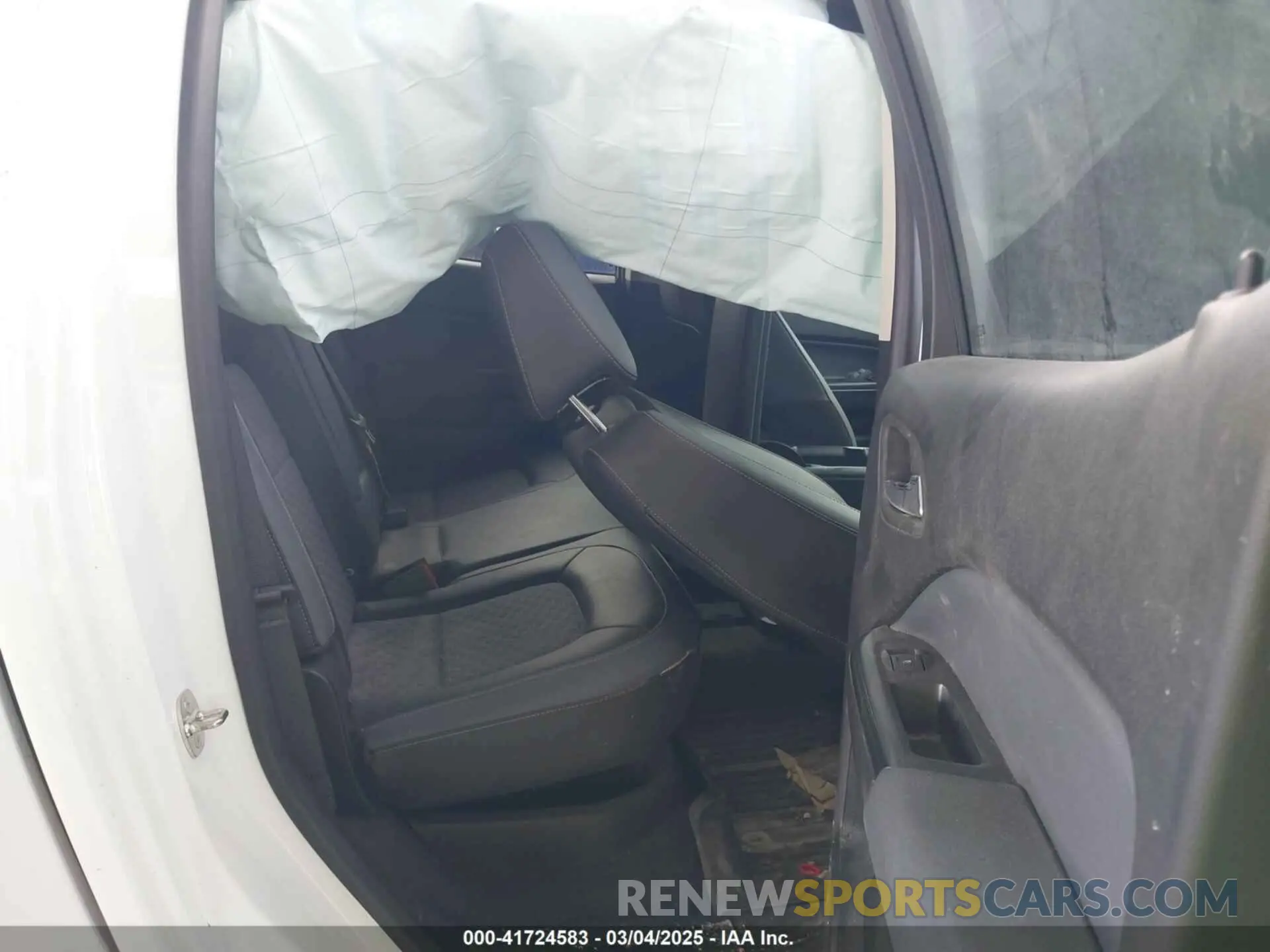 8 Photograph of a damaged car 1GCGSDEN2N1242570 CHEVROLET COLORADO 2022