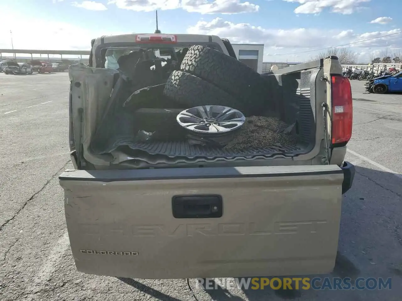 6 Photograph of a damaged car 1GCGSDEN4N1224278 CHEVROLET COLORADO 2022