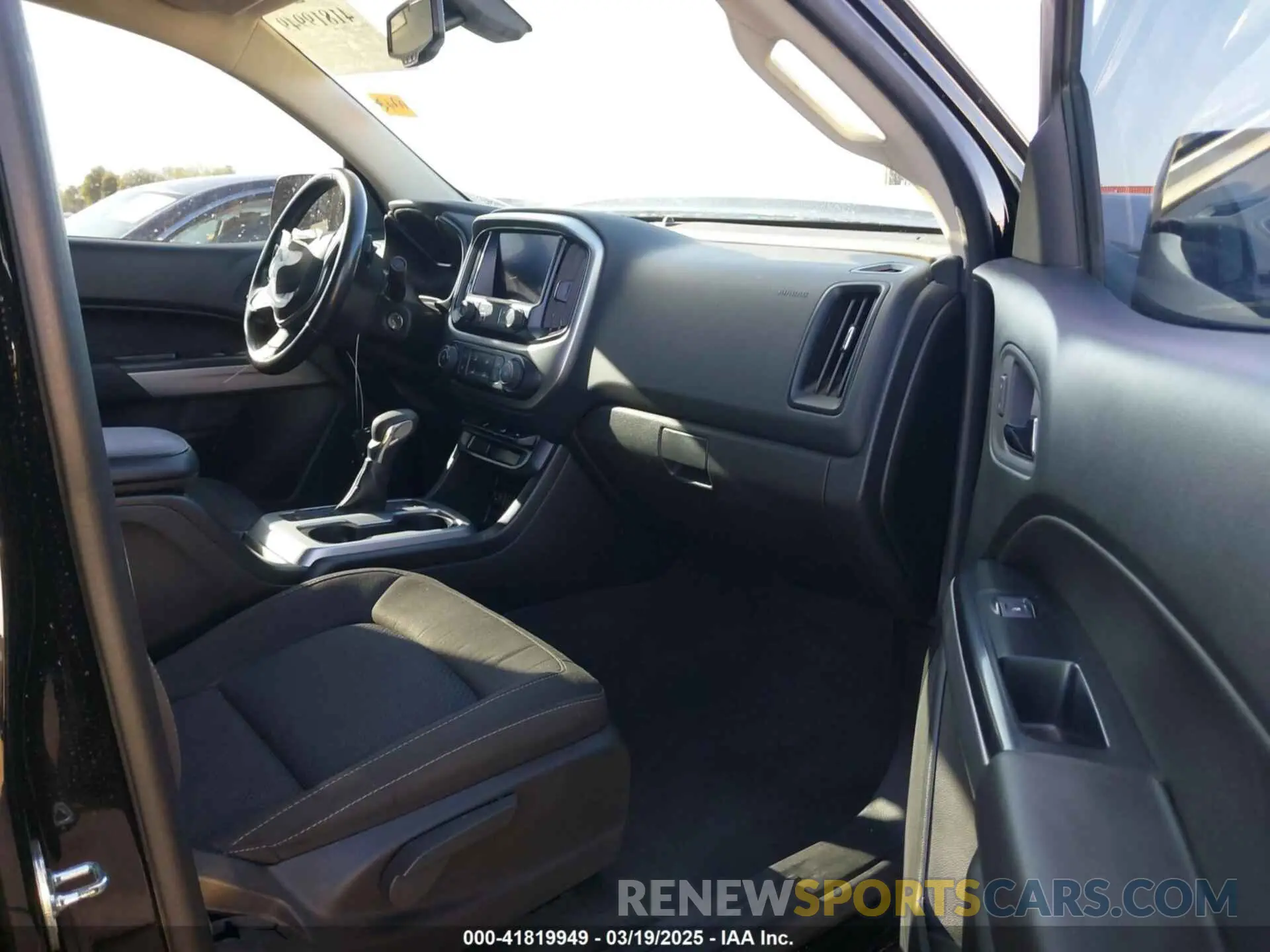 5 Photograph of a damaged car 1GCGTCEN9N1237468 CHEVROLET COLORADO 2022