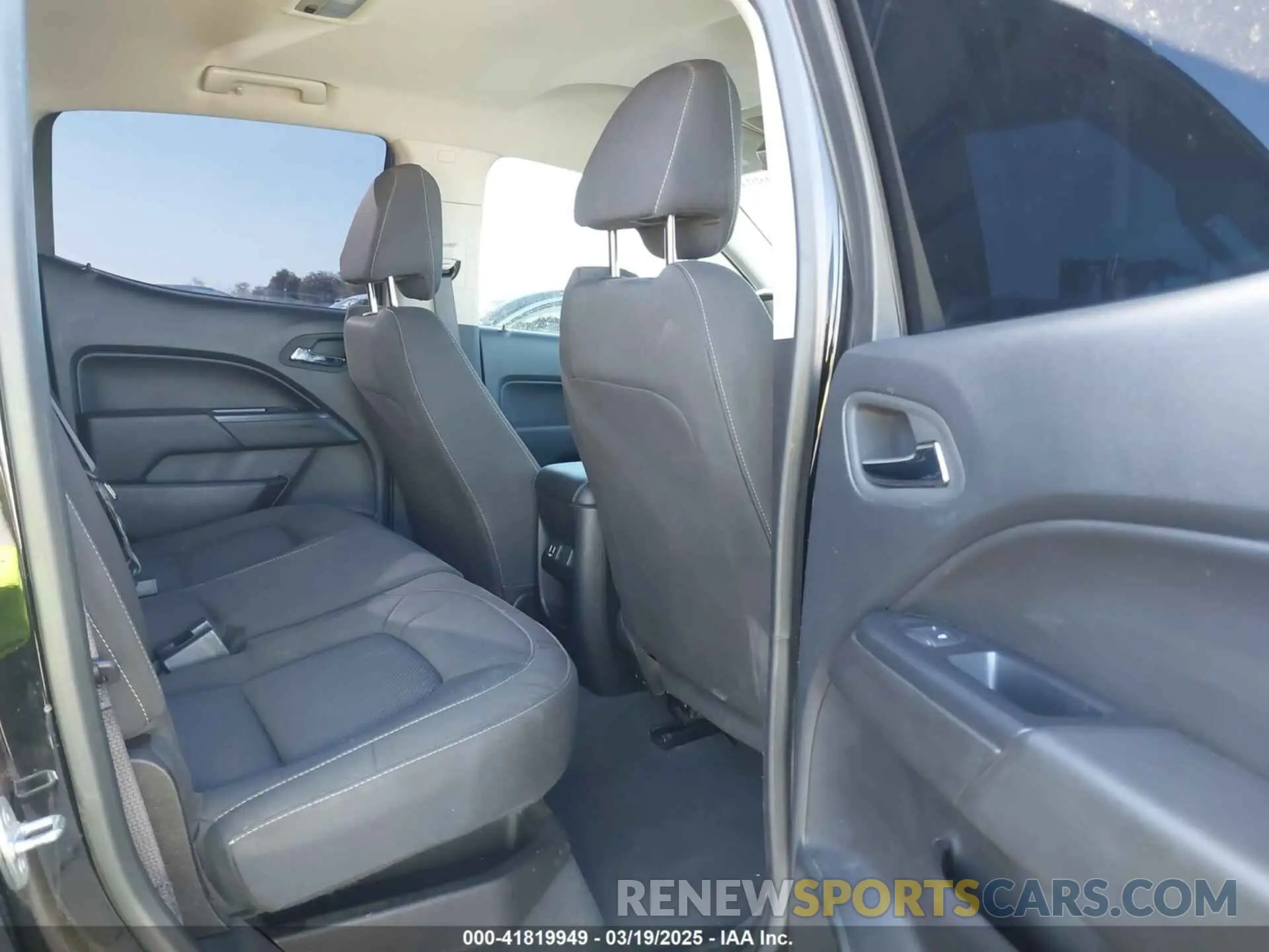 8 Photograph of a damaged car 1GCGTCEN9N1237468 CHEVROLET COLORADO 2022