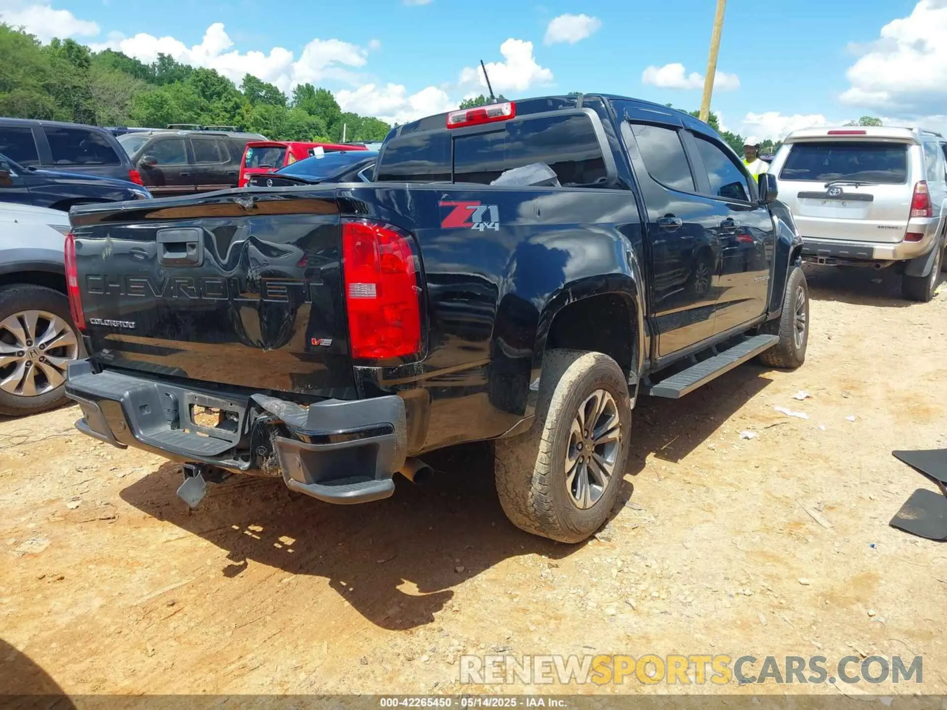 4 Photograph of a damaged car 1GCGTDEN5N1327500 CHEVROLET COLORADO 2022