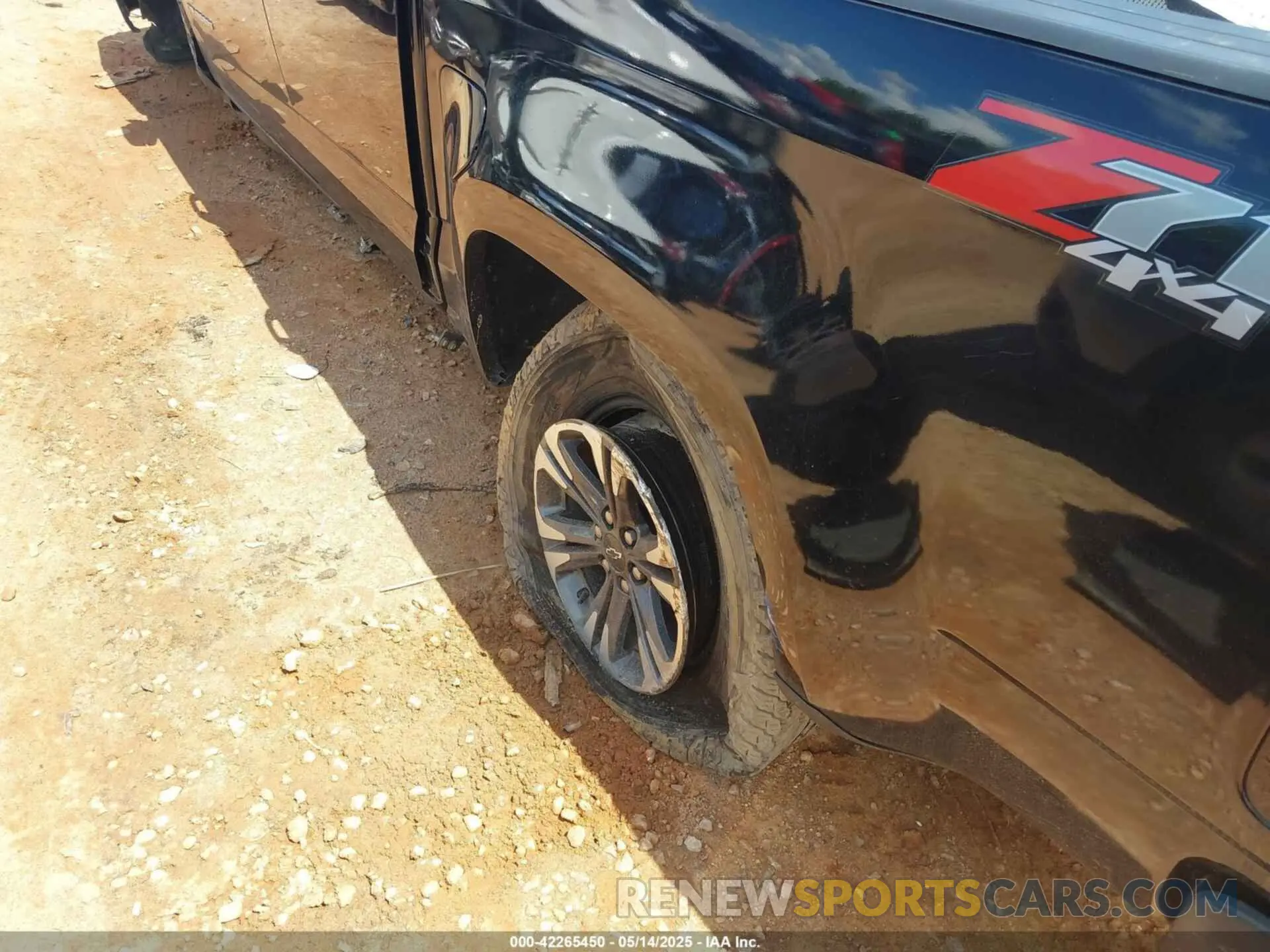 6 Photograph of a damaged car 1GCGTDEN5N1327500 CHEVROLET COLORADO 2022