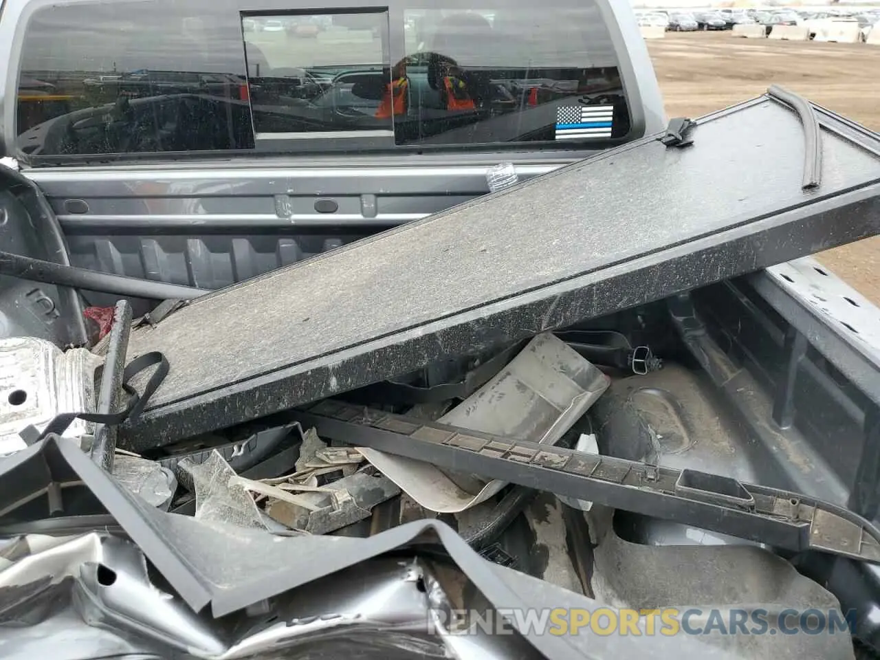 12 Photograph of a damaged car 1GCGTDENXN1110783 CHEVROLET COLORADO 2022