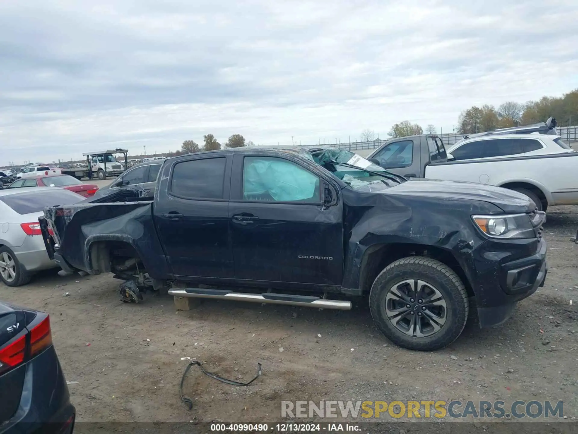 13 Photograph of a damaged car 1GCGTDENXN1136509 CHEVROLET COLORADO 2022