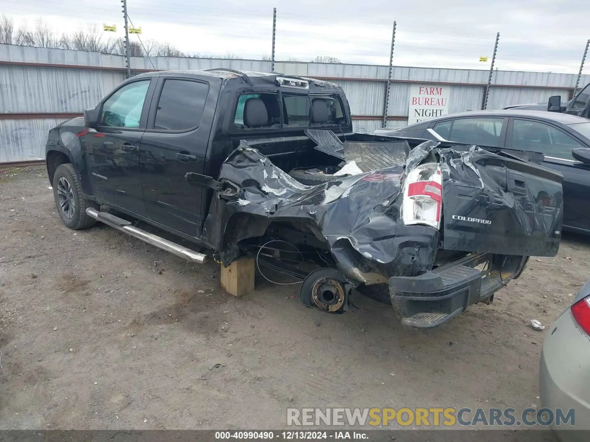 3 Photograph of a damaged car 1GCGTDENXN1136509 CHEVROLET COLORADO 2022