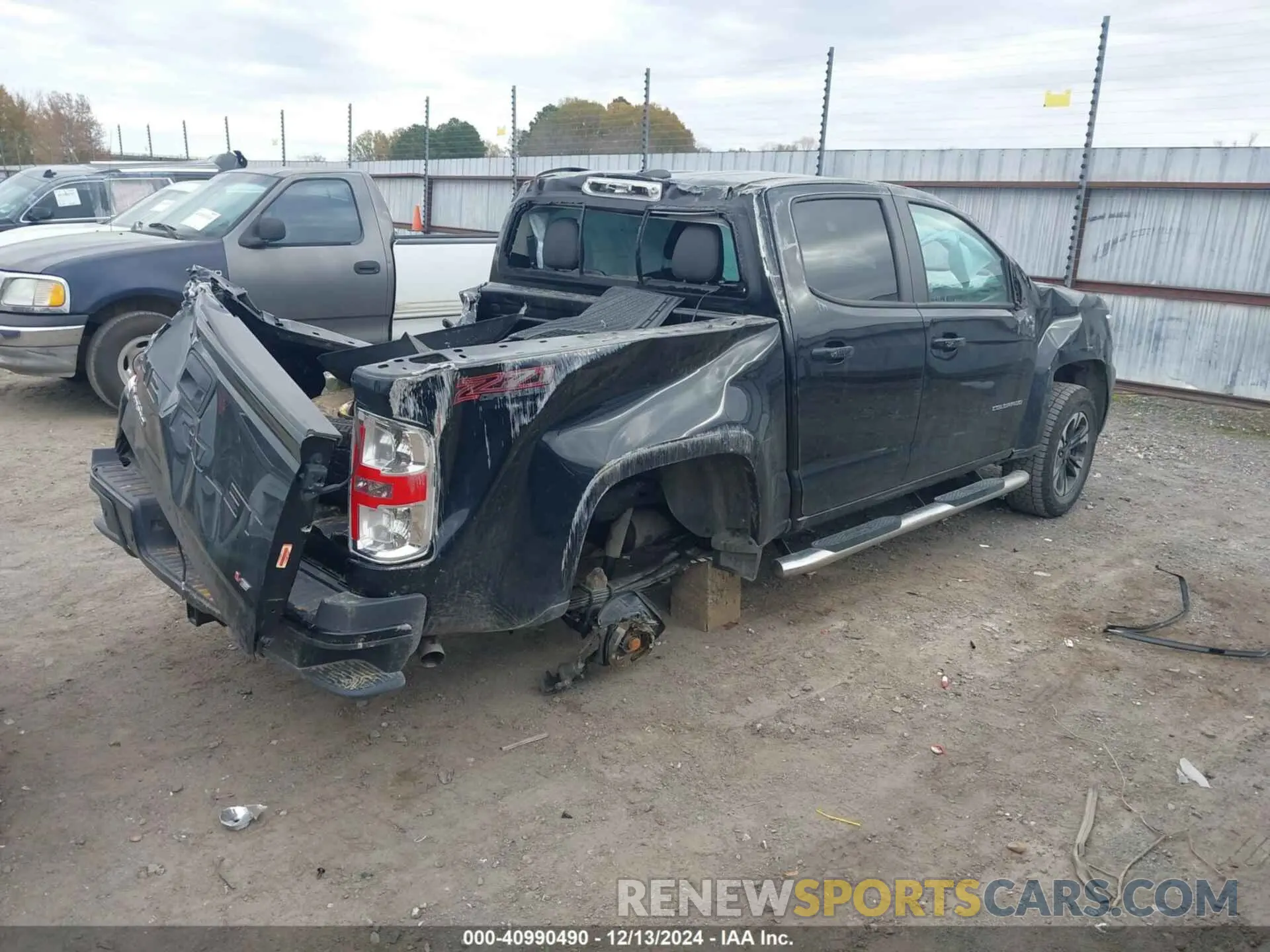4 Photograph of a damaged car 1GCGTDENXN1136509 CHEVROLET COLORADO 2022