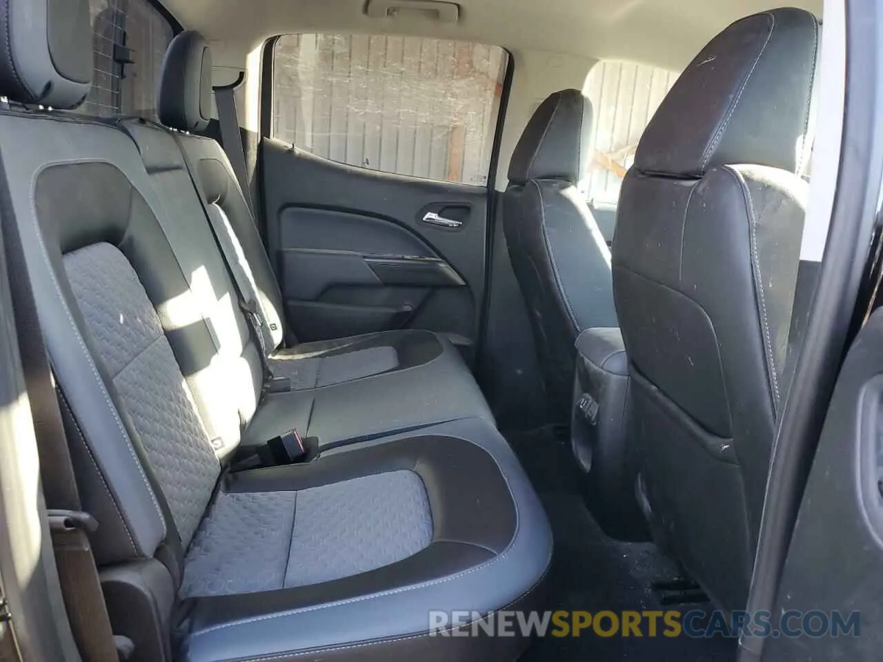 10 Photograph of a damaged car 1GCGTDENXN1273532 CHEVROLET COLORADO 2022