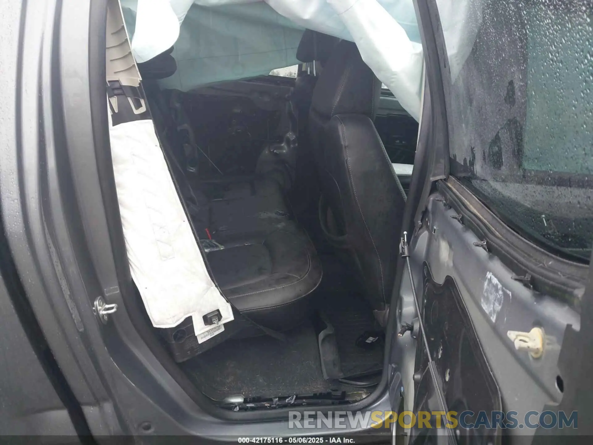 8 Photograph of a damaged car 1GCGTEEN2N1172880 CHEVROLET COLORADO 2022