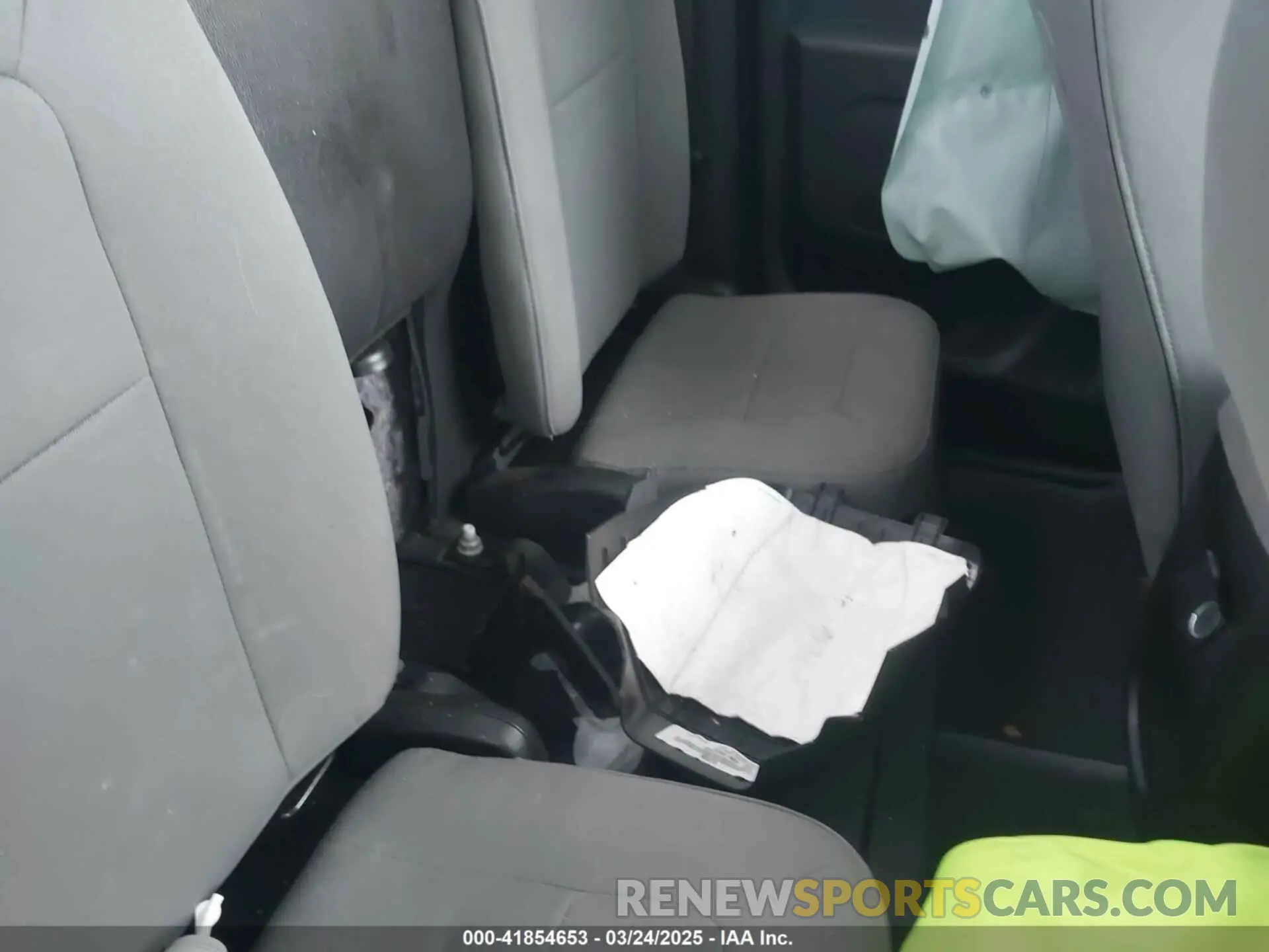 8 Photograph of a damaged car 1GCHSBEA4N1234377 CHEVROLET COLORADO 2022
