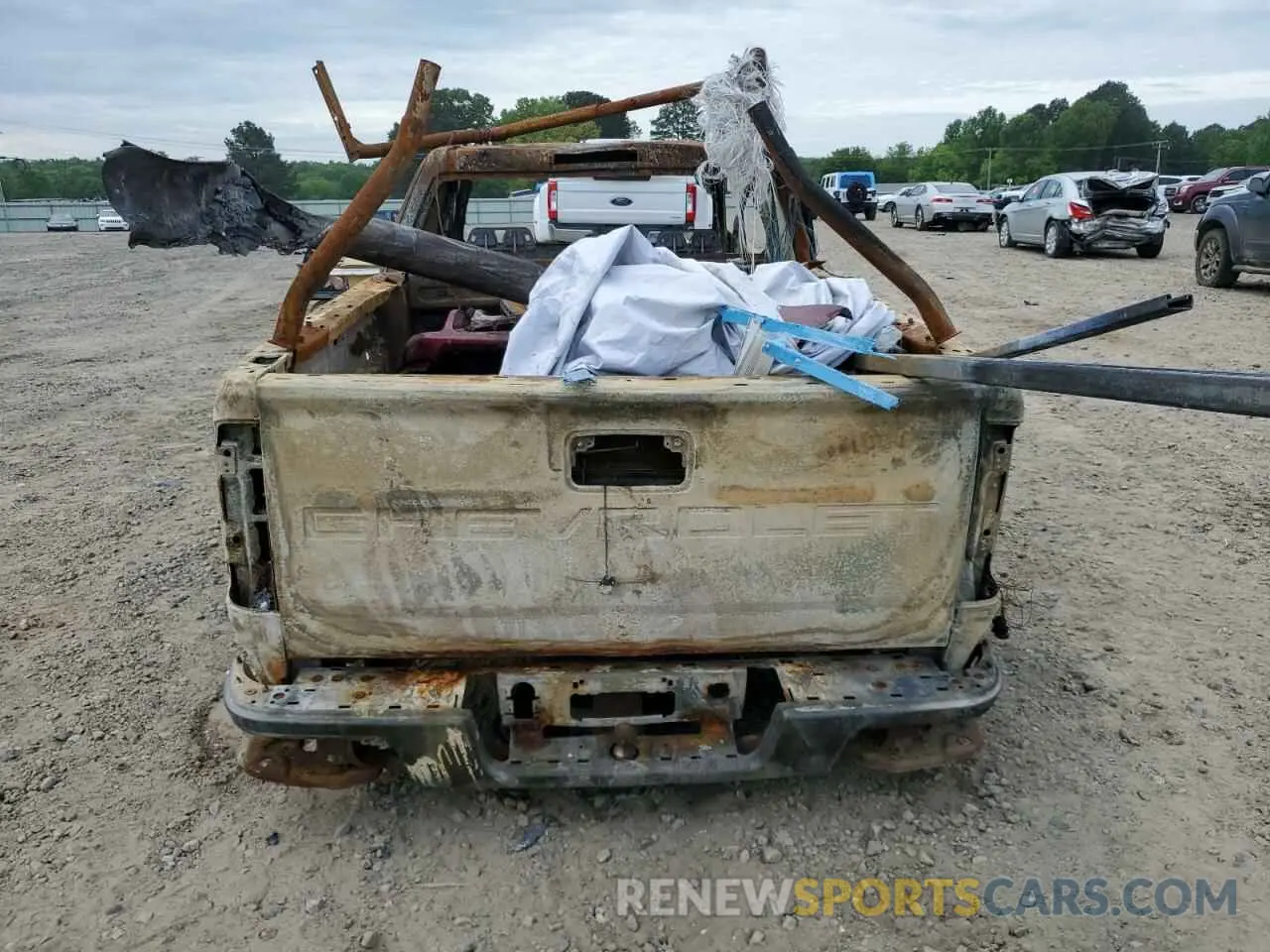 6 Photograph of a damaged car 1GCHSBEA9N1312880 CHEVROLET COLORADO 2022