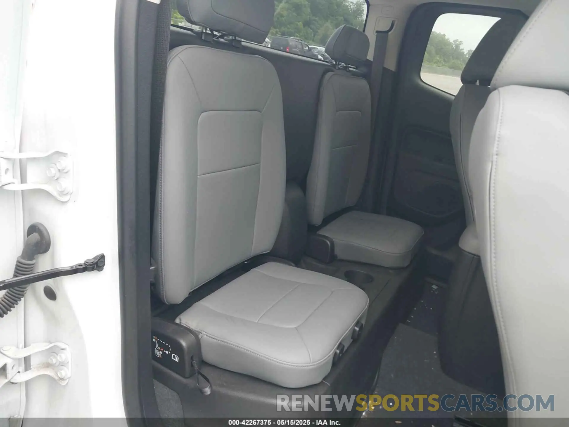 8 Photograph of a damaged car 1GCHSBEN9N1241134 CHEVROLET COLORADO 2022